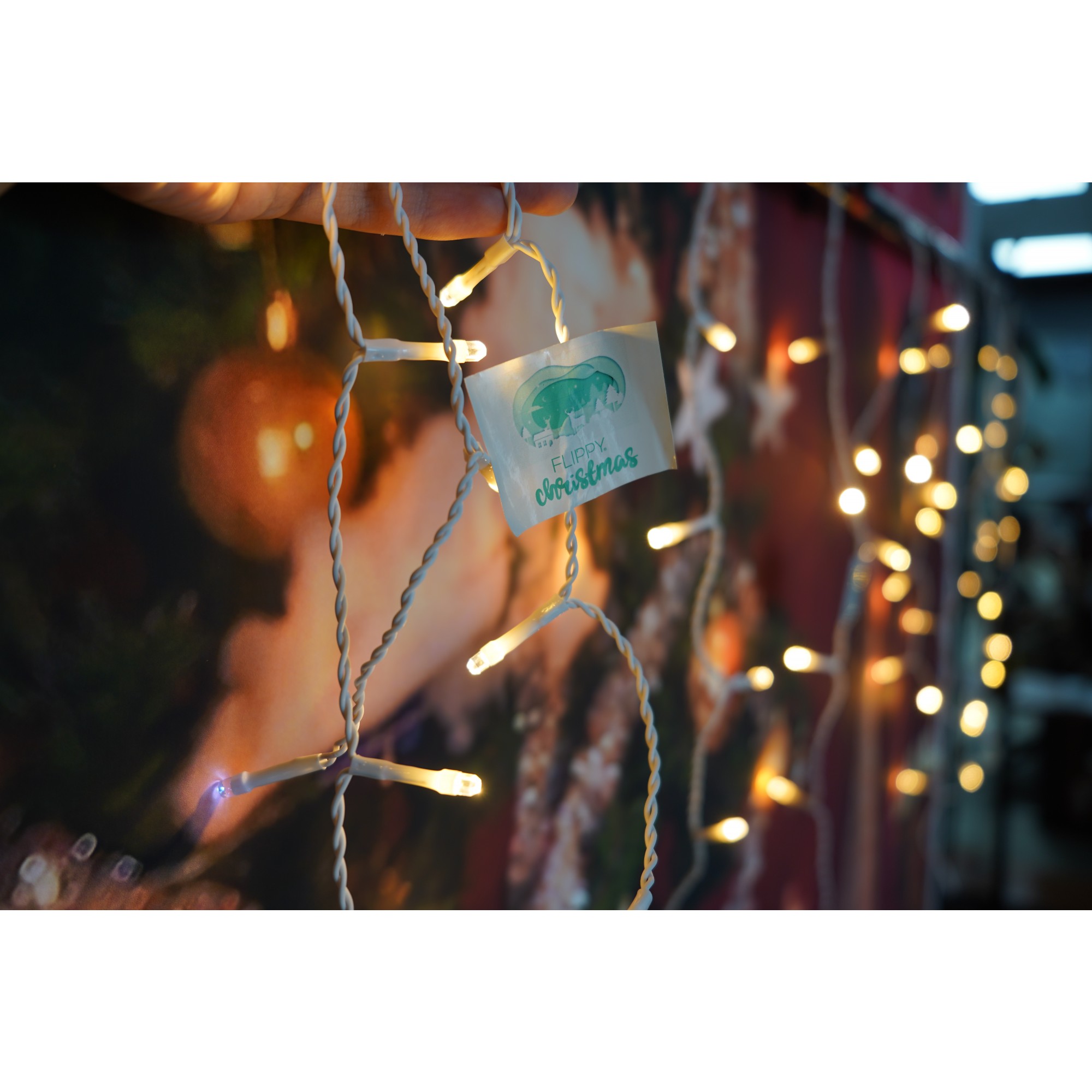 Instalatie de Craciun Flippy® Tip Turturi, Franjuri cu Flash, Sectiune 3 m, 96 LED-uri, Interconectabila, Fir Alb, Alb Cald, Atentie ! Necesita Alimentator 31 V, Cod:11419