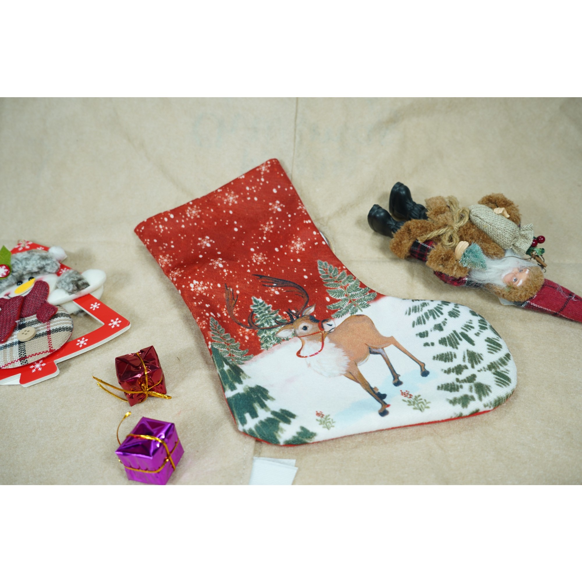 Ciorap Cadouri, culoare rosie, imprimeu ren, marimea 15x30 cm, Flippy