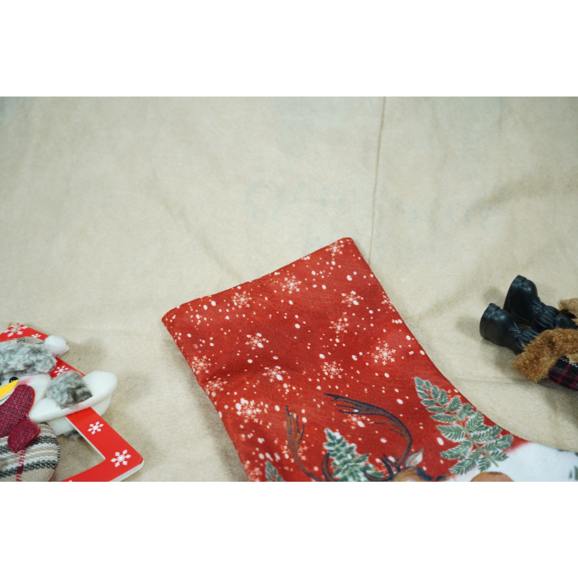 Ciorap Cadouri, culoare rosie, imprimeu ren, marimea 15x30 cm, Flippy