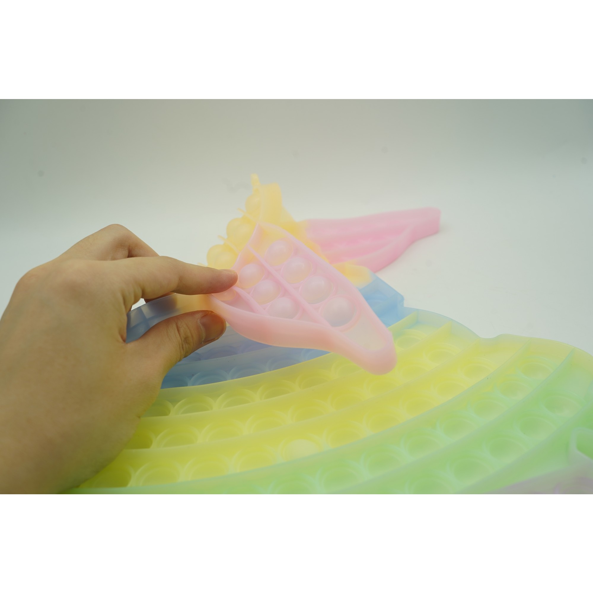 Jucarie antistres din silicon Flippy®, Pop it Now and Flip It, Baby Yoda, 30 cm, Fosforescent, Multicolor