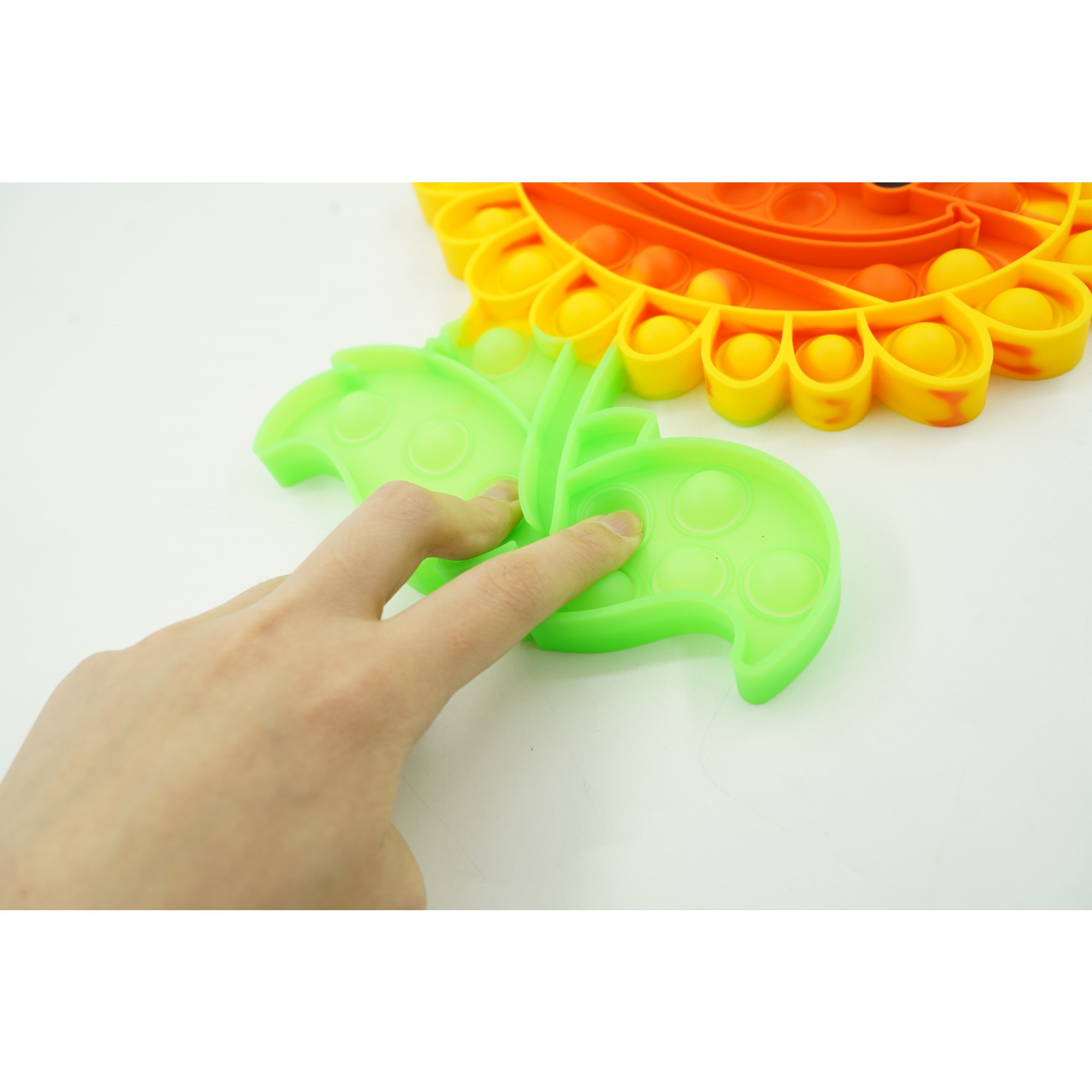 Jucarie antistres din silicon, Flippy, Pop It Now and Flip It, Floarea soarelui, Multicolor, V1