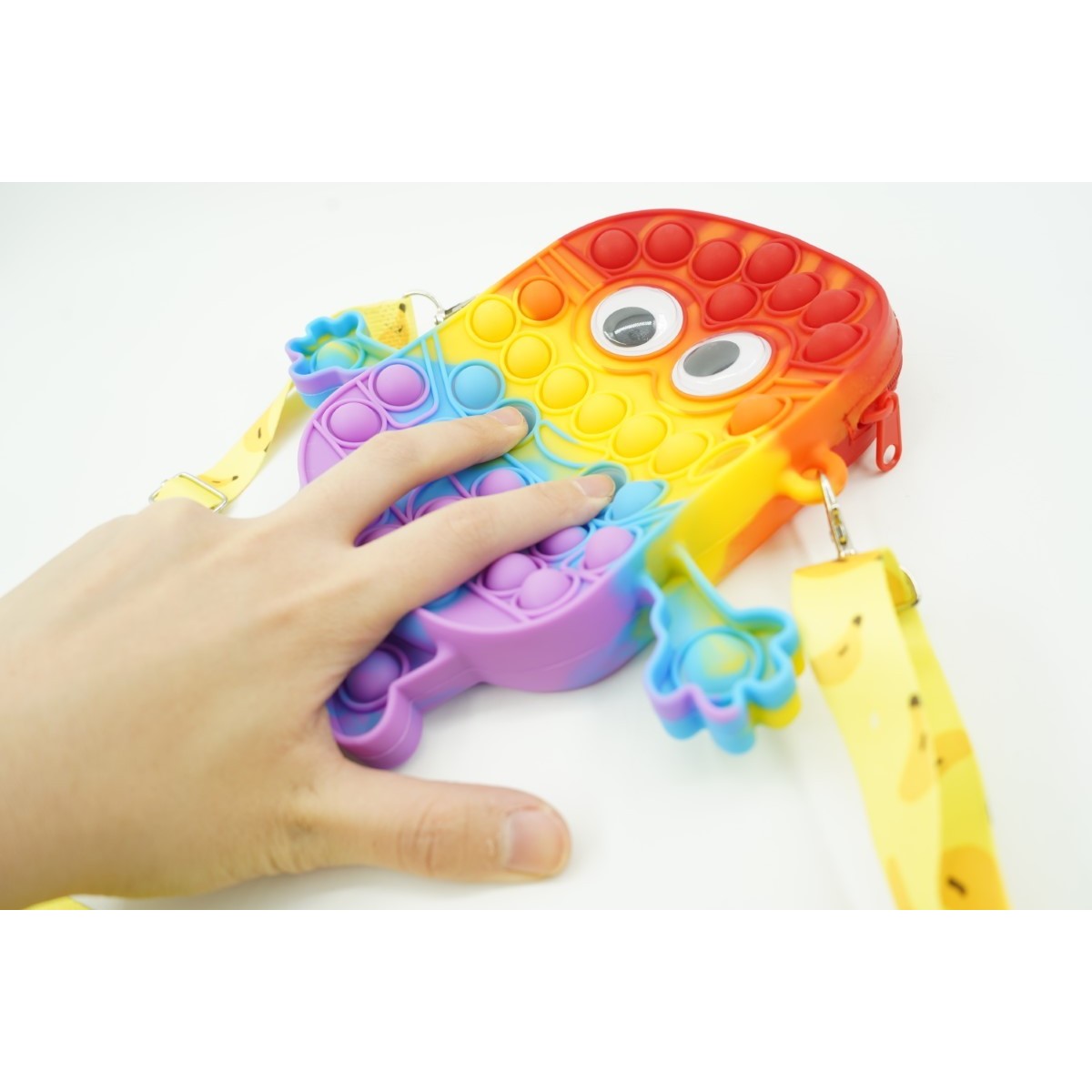 Jucarie antistres din silicon, Flippy, Pop It Now and Flip It, Geanta de umar, Minion, Multicolor