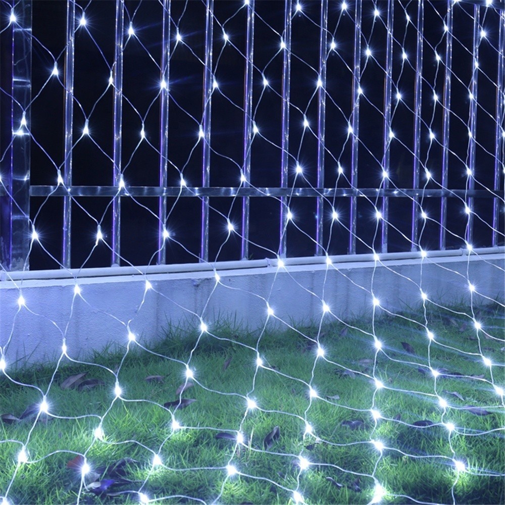 Instalatie Craciun, Tip Plasa, 8 m x 3 m, 960 LED-uri, Alb rece, 8 jocuri de lumini, Transformator, Interconectabila, Prelungitor 3 m inclus, Fir transparent, Flippy