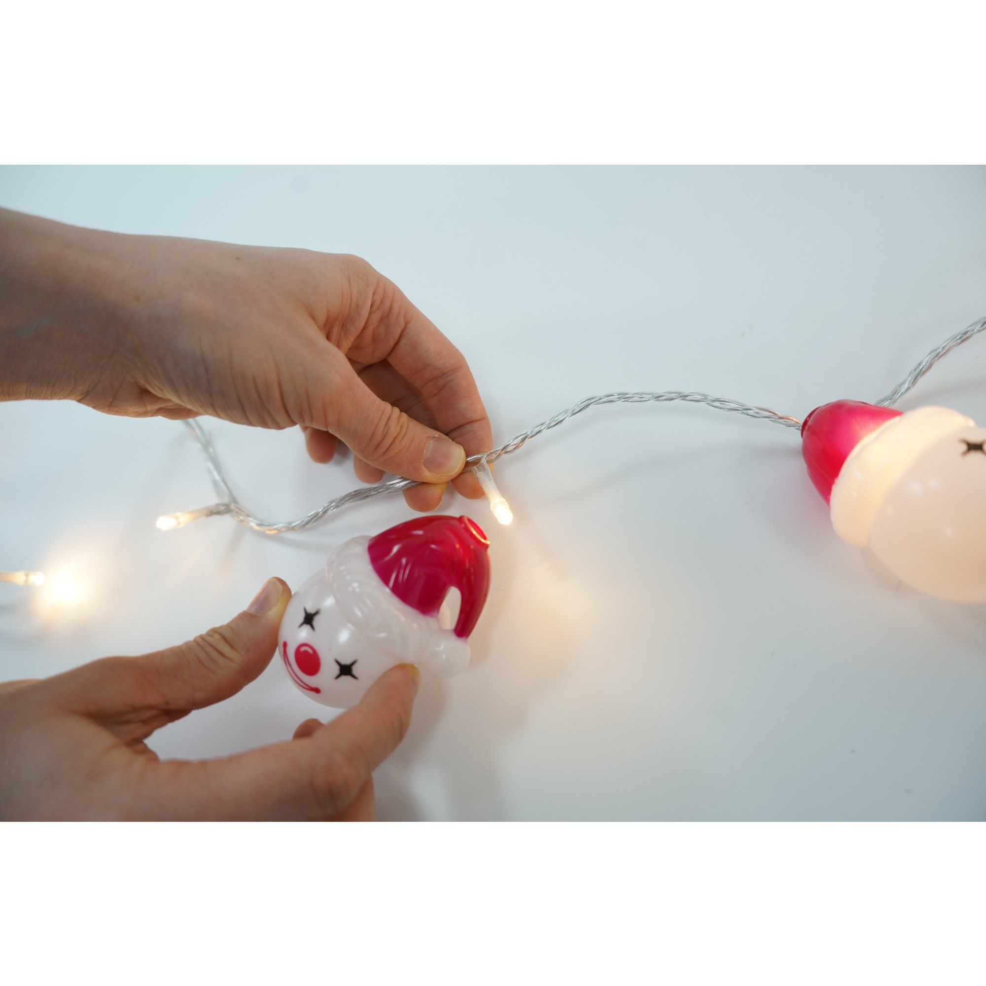 Instalatie Craciun cu ornamente clown de craciun, 5 m, 50 LED-uri, Multicolor, Baterii, Fir Transparent, Flippy