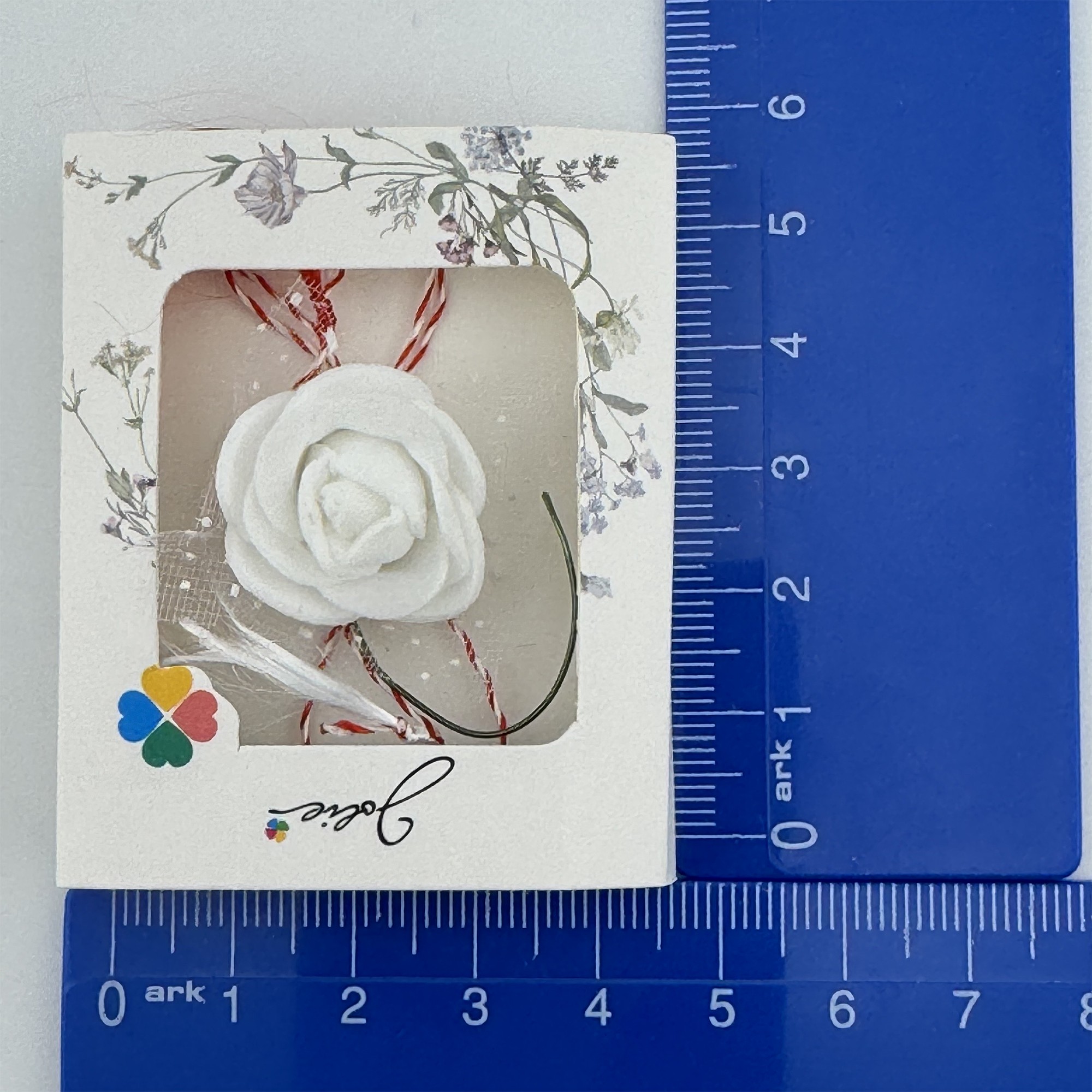 Martisor Motiv Floral, Jolie, Model Trandafir, cu Snur Alb/Rosu, 9 x 5 cm, Alb