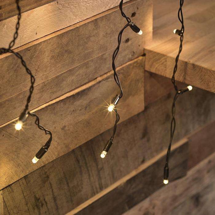 Instalatie de Craciun Flippy® Tip Franjuri, 8 jocuri de lumini cu transformator, 5 m, 143 LED-uri, Interconectabila, Fir Negru, Alb Cald