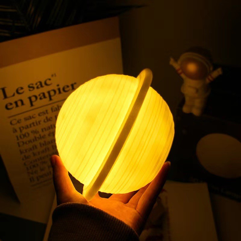 Lampa de Veghe, Flippy, Model Planeta Saturn, 3D, Lumina Alb Cald, Suport din Plastic, cu Baterii, 13 cm, Alb