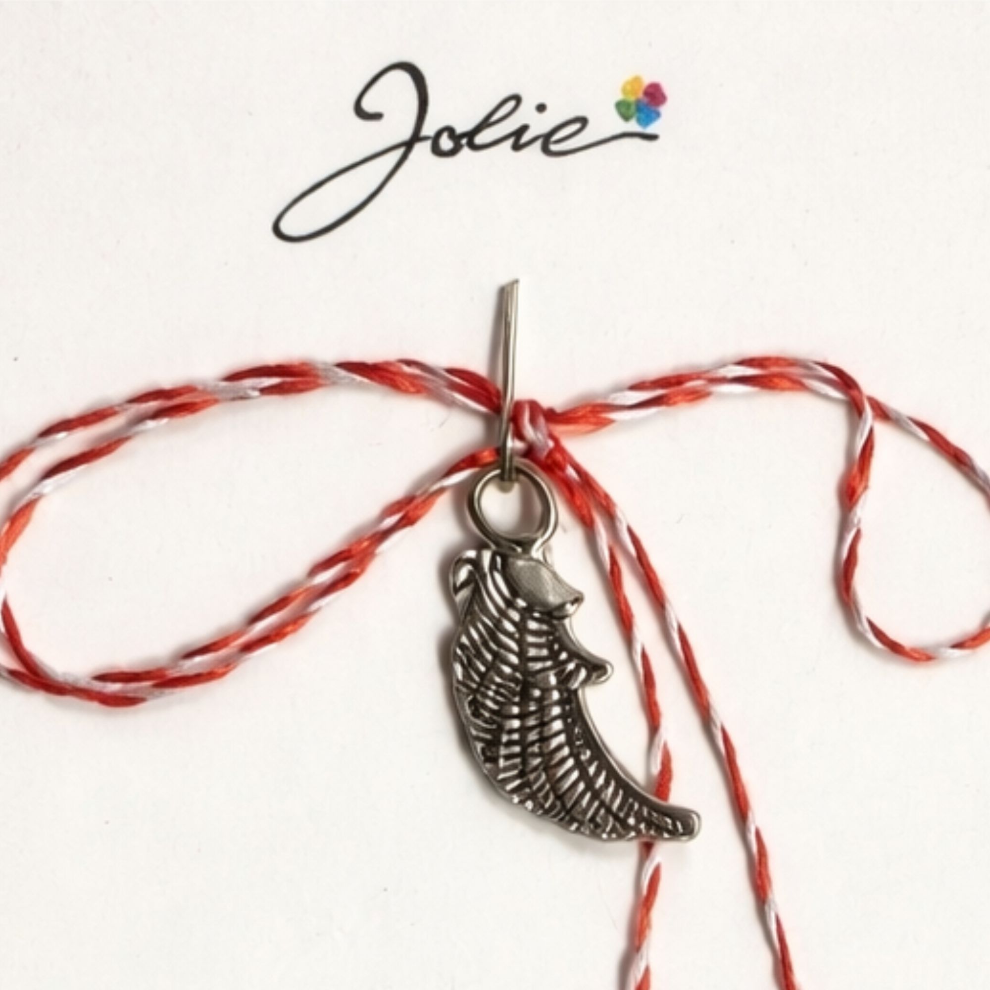 Martisor Traditional, Jolie, Model Aripa, cu Snur Impletit Alb/Rosu, 8.5 x 5.5 cm, Argintiu