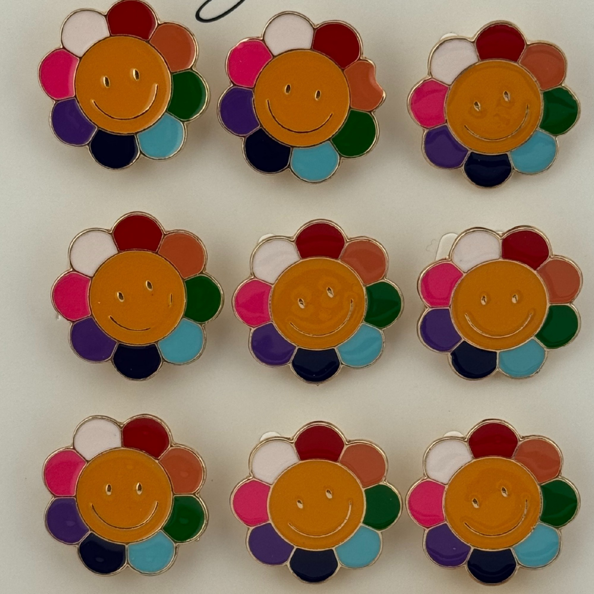 Set 12 Brose Martisor pentru Copii, Jolie, Model Floare care Zambeste, Multicolor