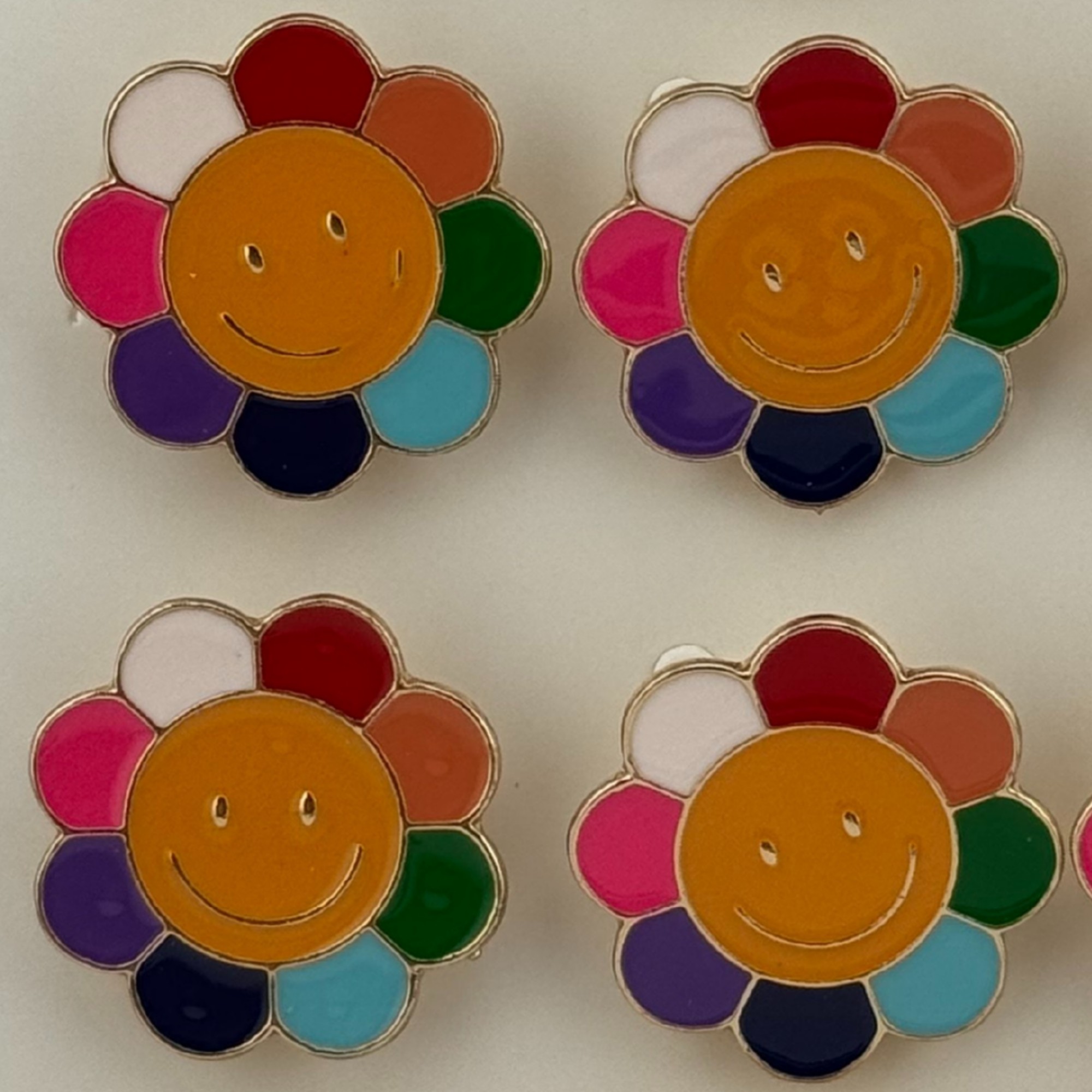 Set 12 Brose Martisor pentru Copii, Jolie, Model Floare care Zambeste, Multicolor