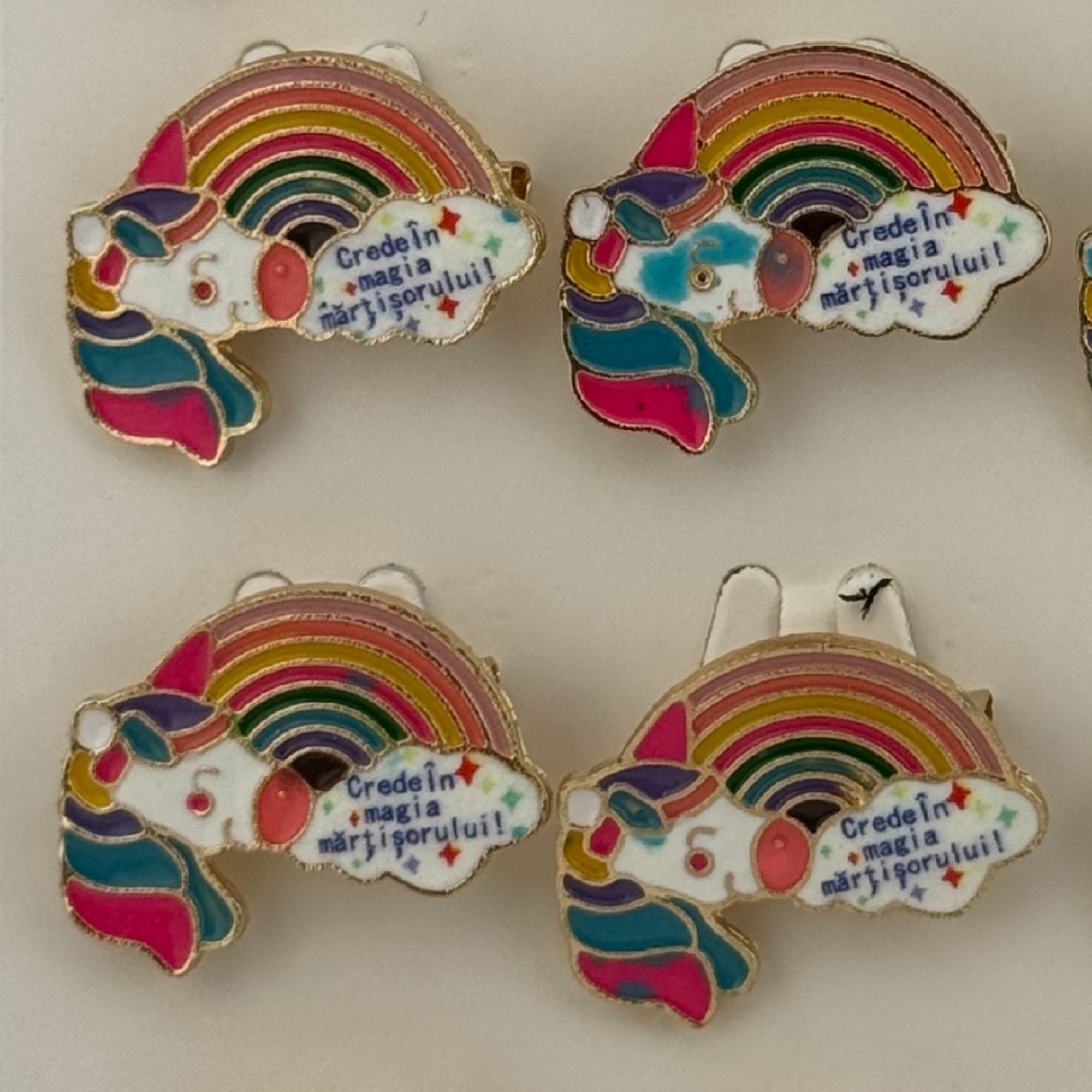 Set 12 Brose Martisor pentru Copii, Jolie, Model Unicorn Curcubeu, cu Mesaj Crede in Magia Martisorului, Multicolor