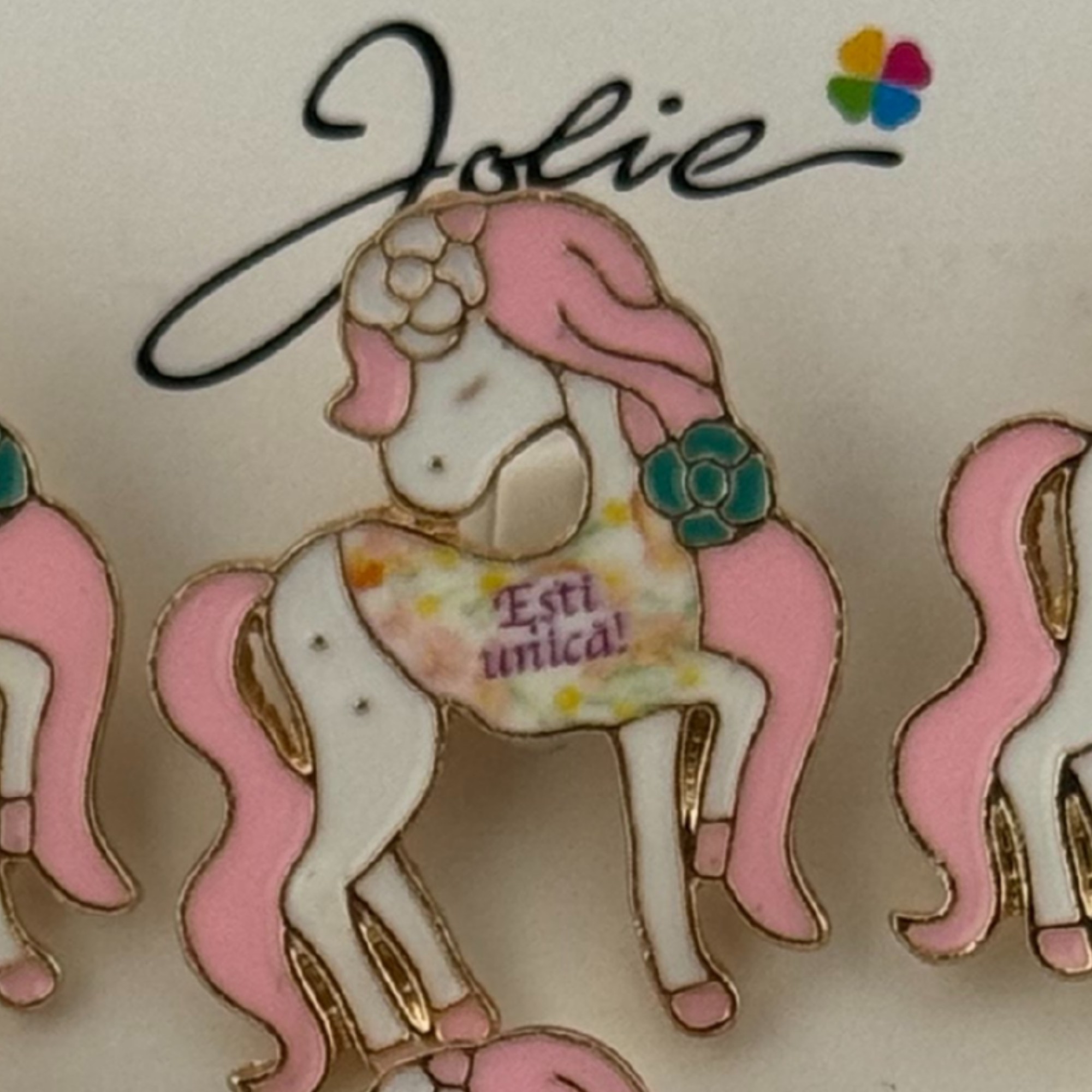 Set 12 Brose Martisor pentru Copii, Jolie, Model Unicorn cu Par Roz, cu Mesaj Esti Unica, Multicolor