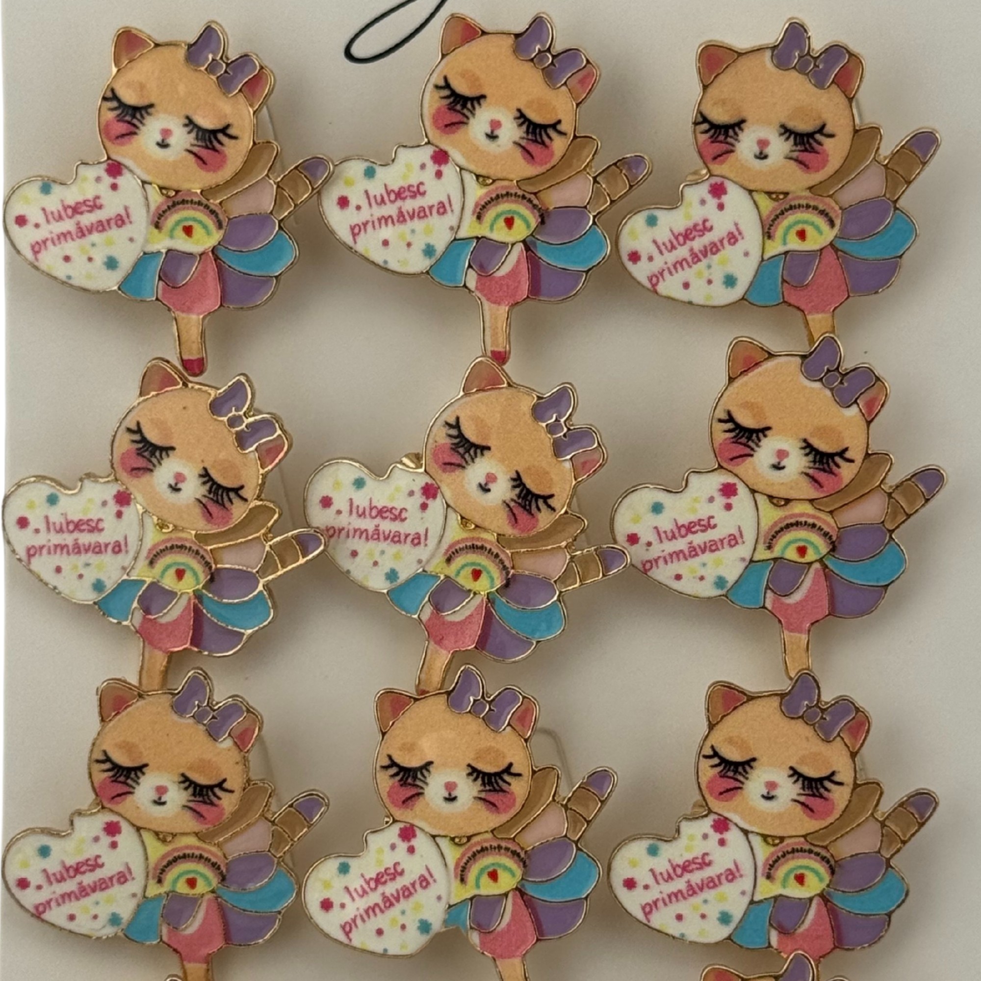 Set 12 Brose Martisor pentru Copii, Jolie, Model Pisica, cu Mesaj Iubesc Primavara, Multicolor