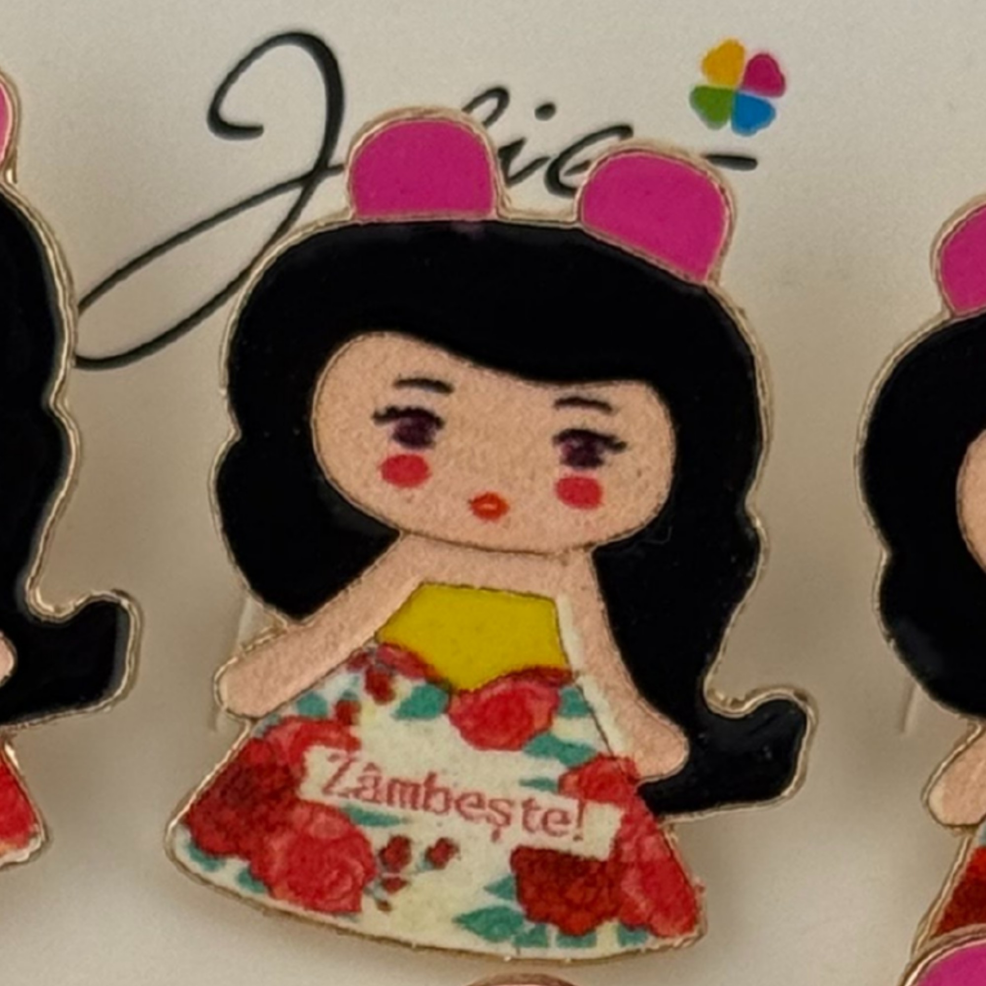 Set 12 Brose Martisor pentru Copii, Jolie, Model Fetita, cu Mesaj Zambeste, Multicolor