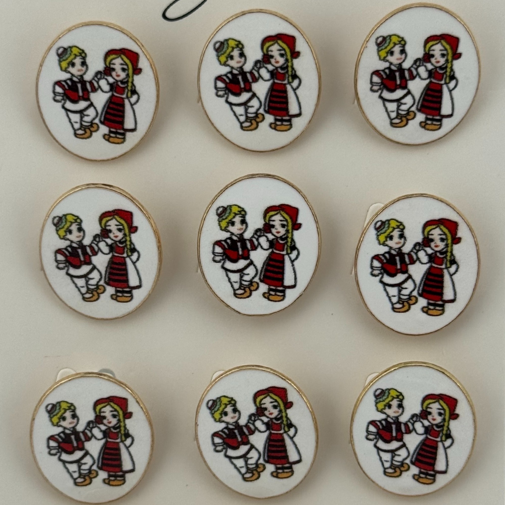 Set 12 Brose Martisor pentru Copii, Jolie, Model Baiat si Fata Imbracati Traditional, Multicolor