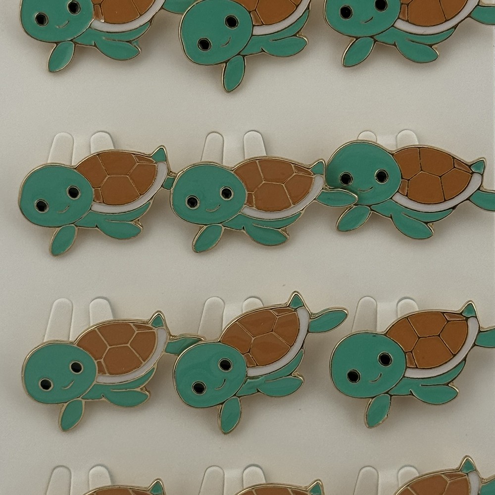 Set 12 Brose Martisor pentru Copii cu Broasca Testoasa, Jolie, Brose din Metal, Aspect Lacuit, 2,5 x 1,5 cm per Unitate, Verde