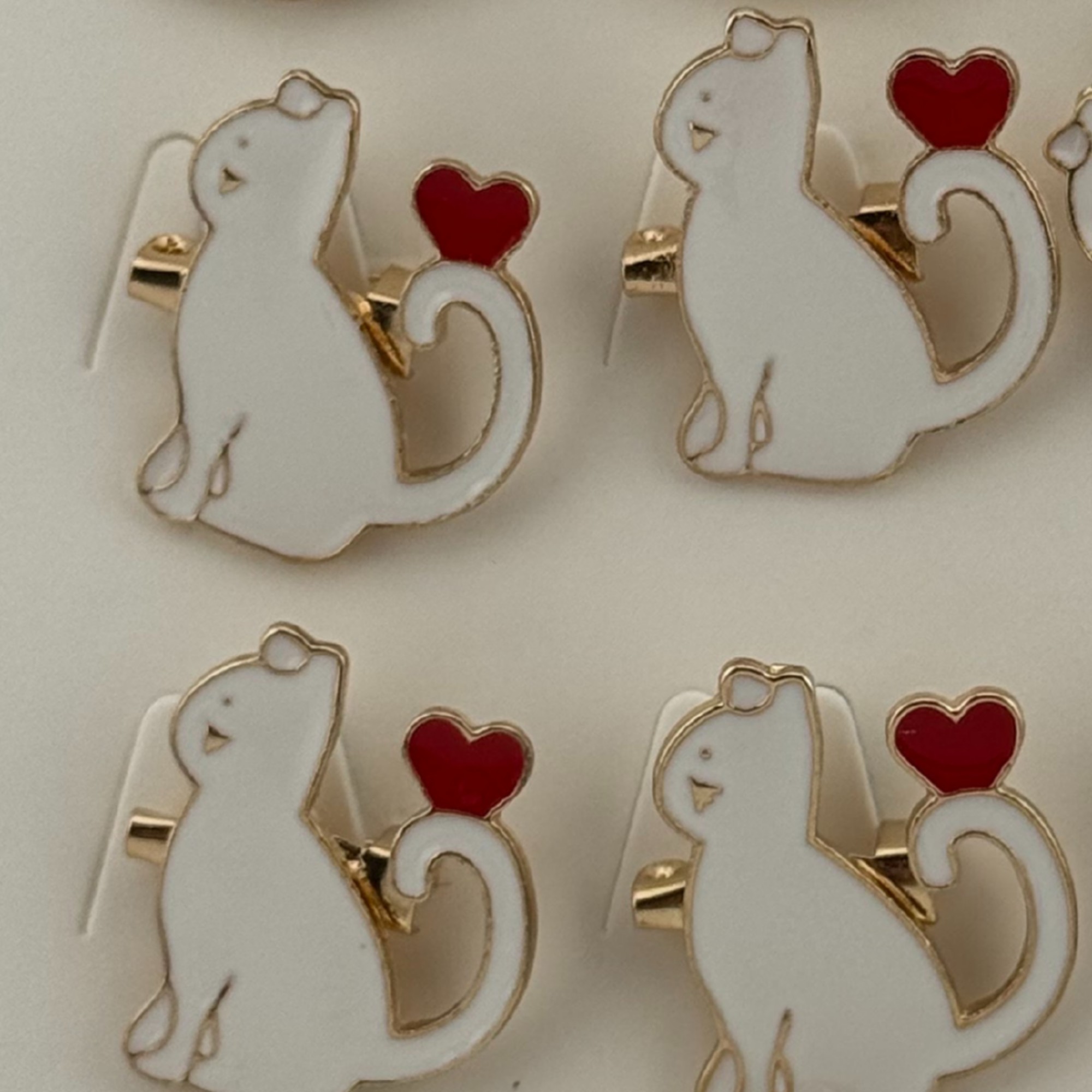 Set 12 Brose Martisor pentru Copii, Jolie, Model Pisica cu Inima pe Coada, Alb