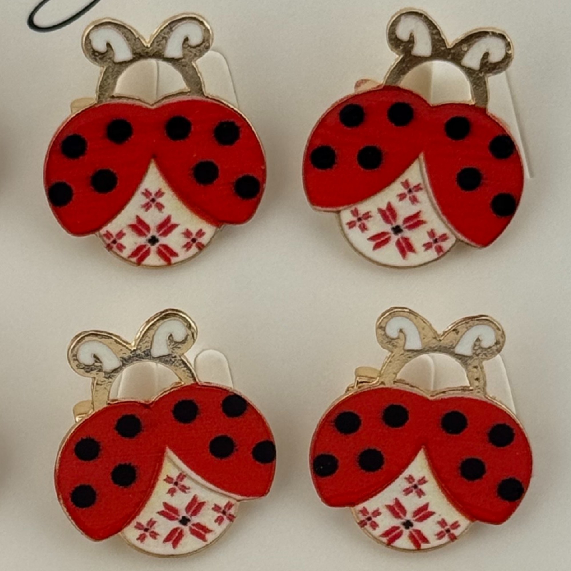 Set 12 Brose Martisor pentru Copii, Jolie, Model Buburuza cu Motiv Traditional, Rosu Alb