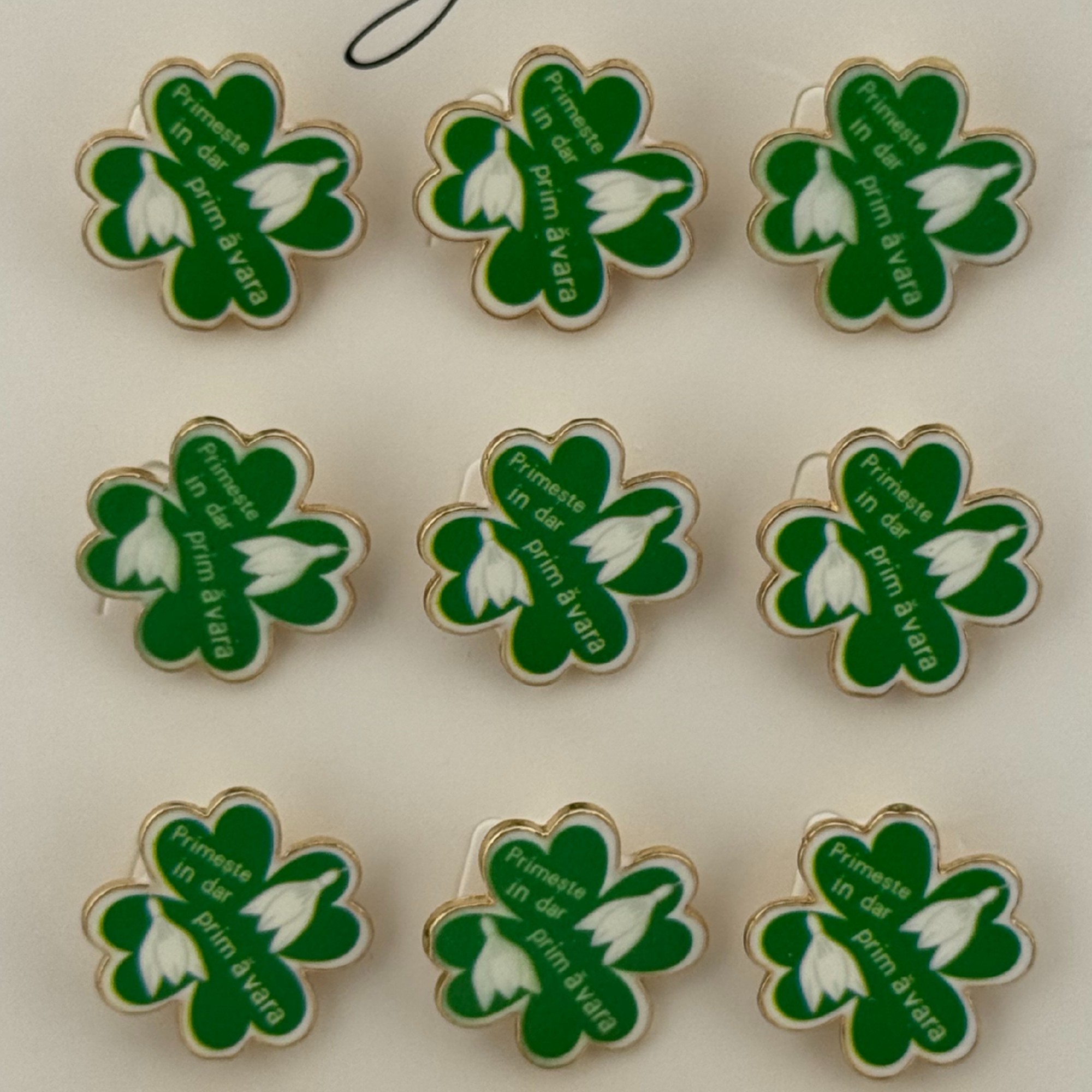 Set 12 Brose Martisor Primavara, Jolie, Model Trifoi cu Patru Foi, Mesaj Primeste in Dar Primavara, Verde