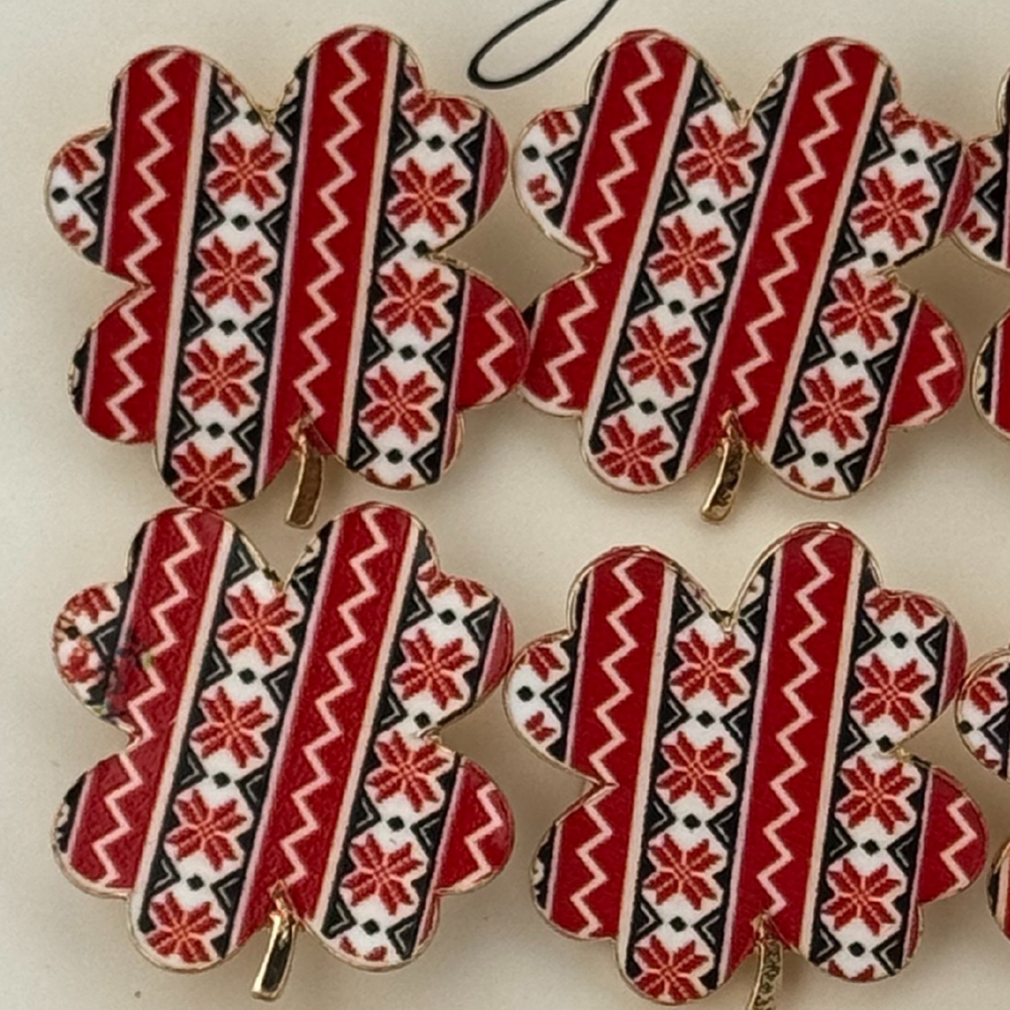 Set 12 Brose Martisor Primavara, Jolie, Model Trifoi cu Motiv Traditional, Multicolor