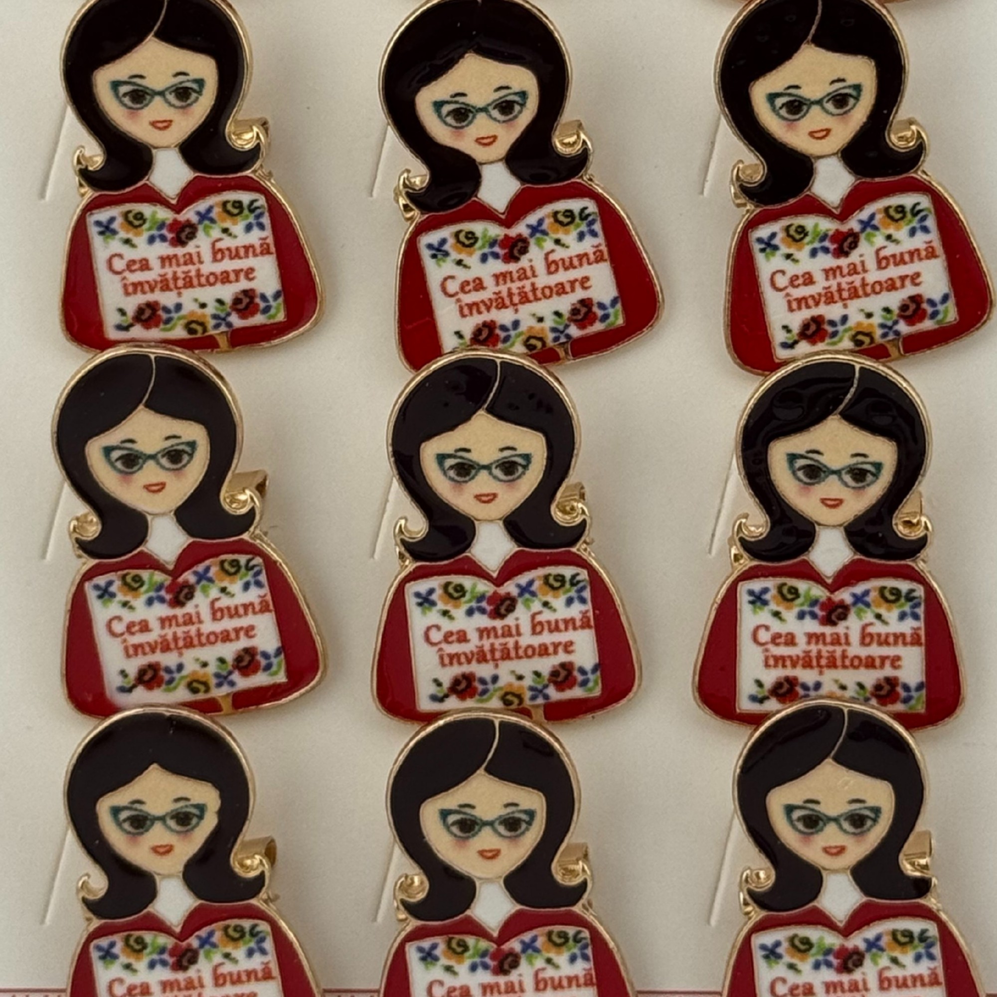 Set 12 Brose Martisor Primavara, Jolie, Model Fata, Mesaj Cea Mai Buna Invatatoare, Multicolor