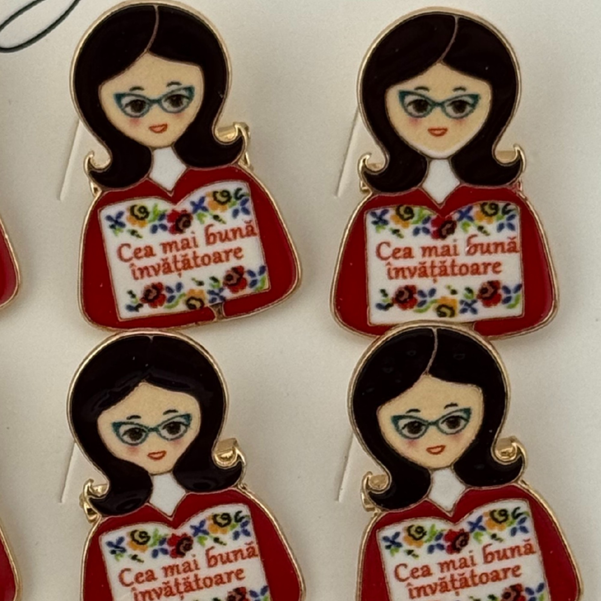 Set 12 Brose Martisor Primavara, Jolie, Model Fata, Mesaj Cea Mai Buna Invatatoare, Multicolor