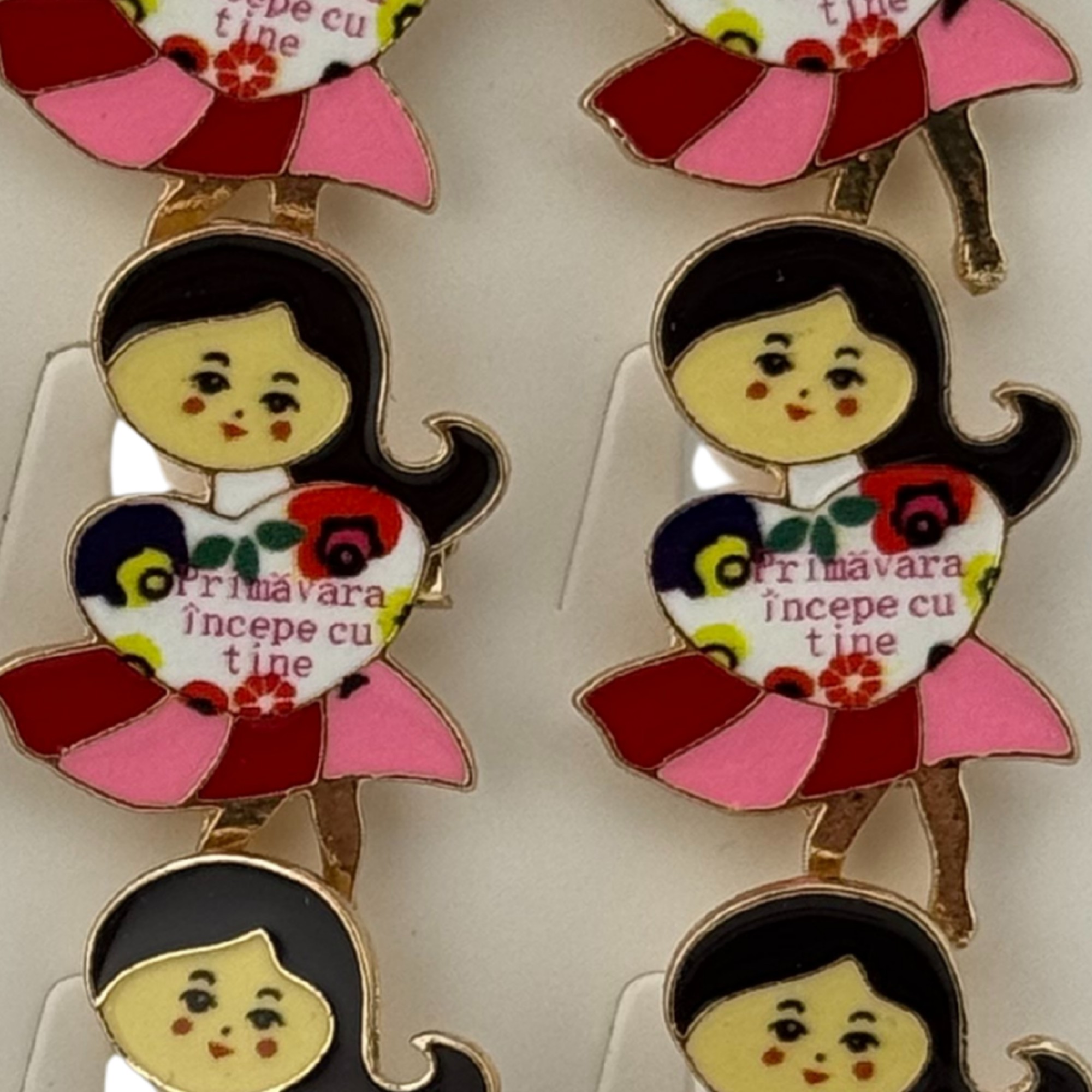 Set 12 Brose Martisor Primavara, Jolie, Model Fata, Mesaj Primavara Incepe cu Tine, Multicolor