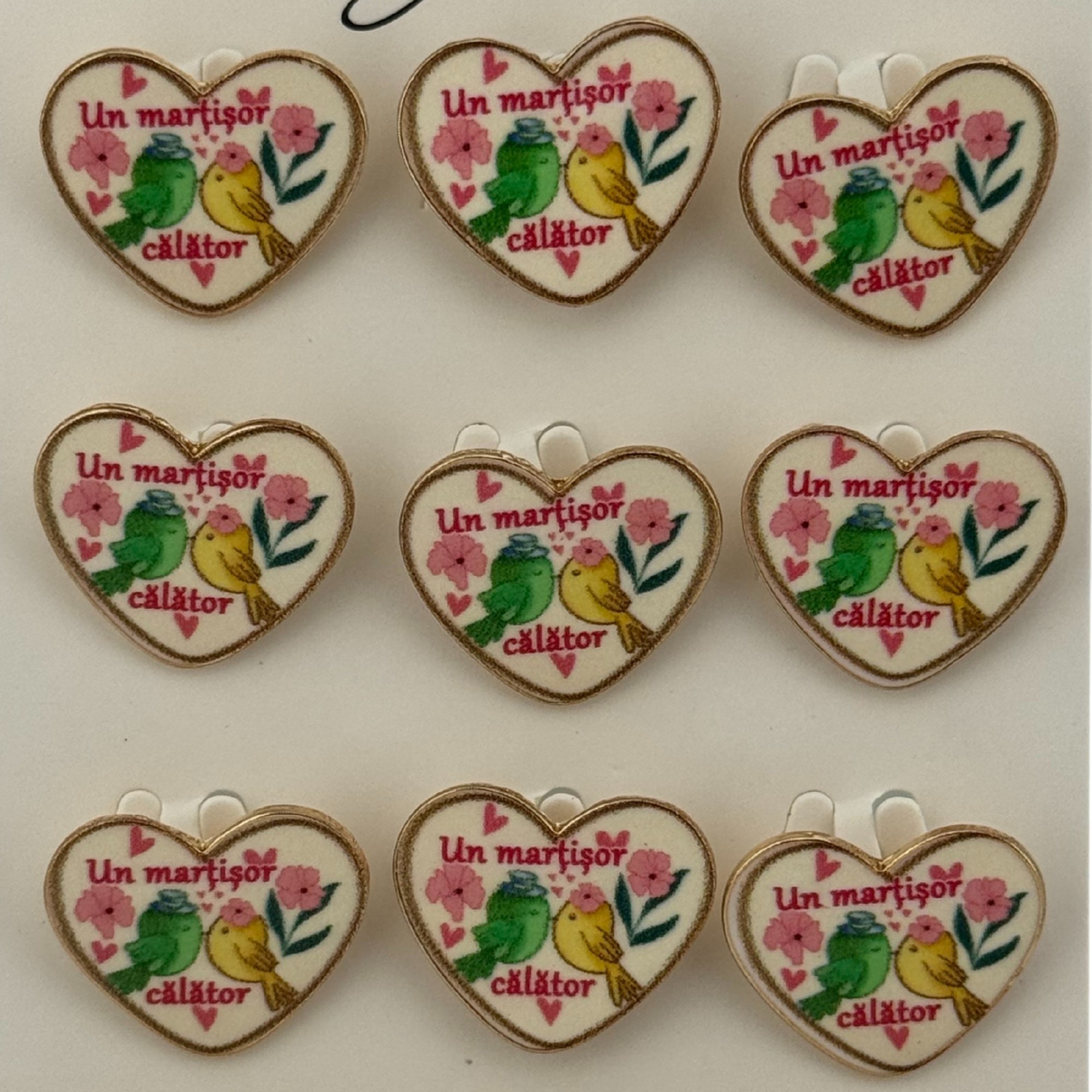 Set 12 Brose Martisor Primavara, Jolie, Model Inima, Mesaj Un Martisor Calator, Multicolor