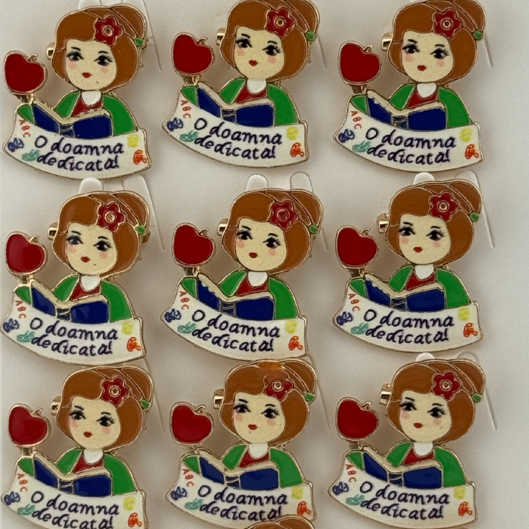 Set 12 Brose Martisor Primavara, Jolie, Model Fata, cu Mesaj O Doamna Dedicata