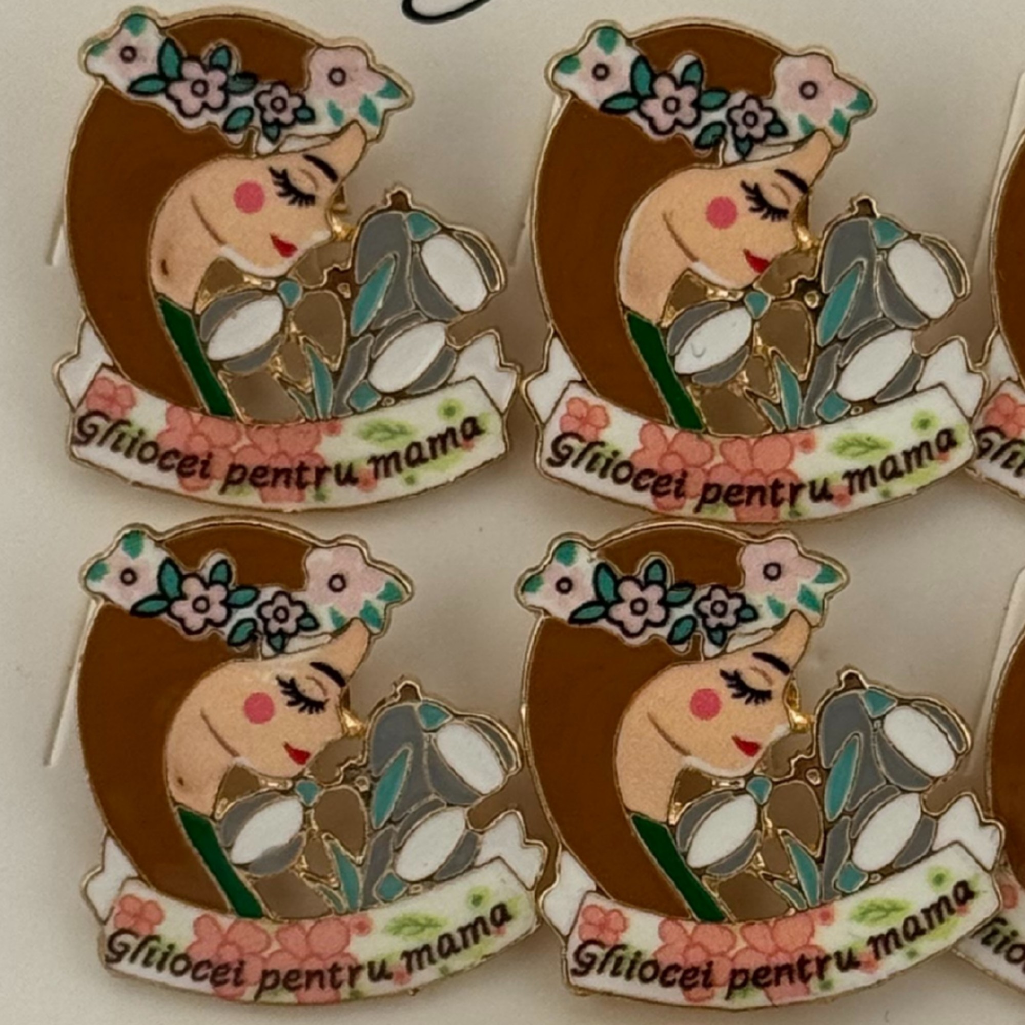 Set 12 Brose Martisor Primavara, Jolie, Model Fata, cu Mesaj Ghiocei pentru Mama, Multicolor