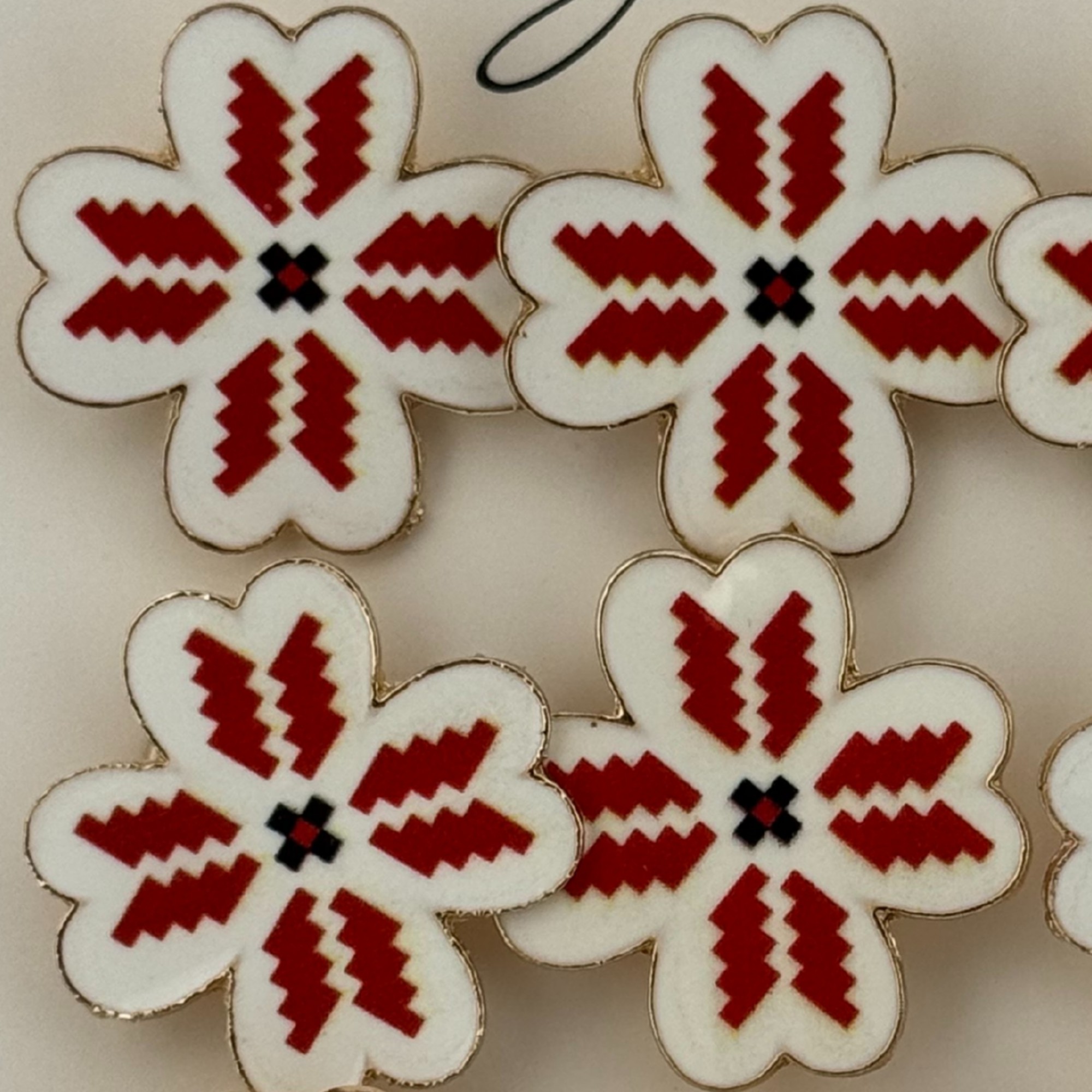 Set 12 Brose Martisor Primavara, Jolie, Model Trifoi cu Motiv Traditional Rosu