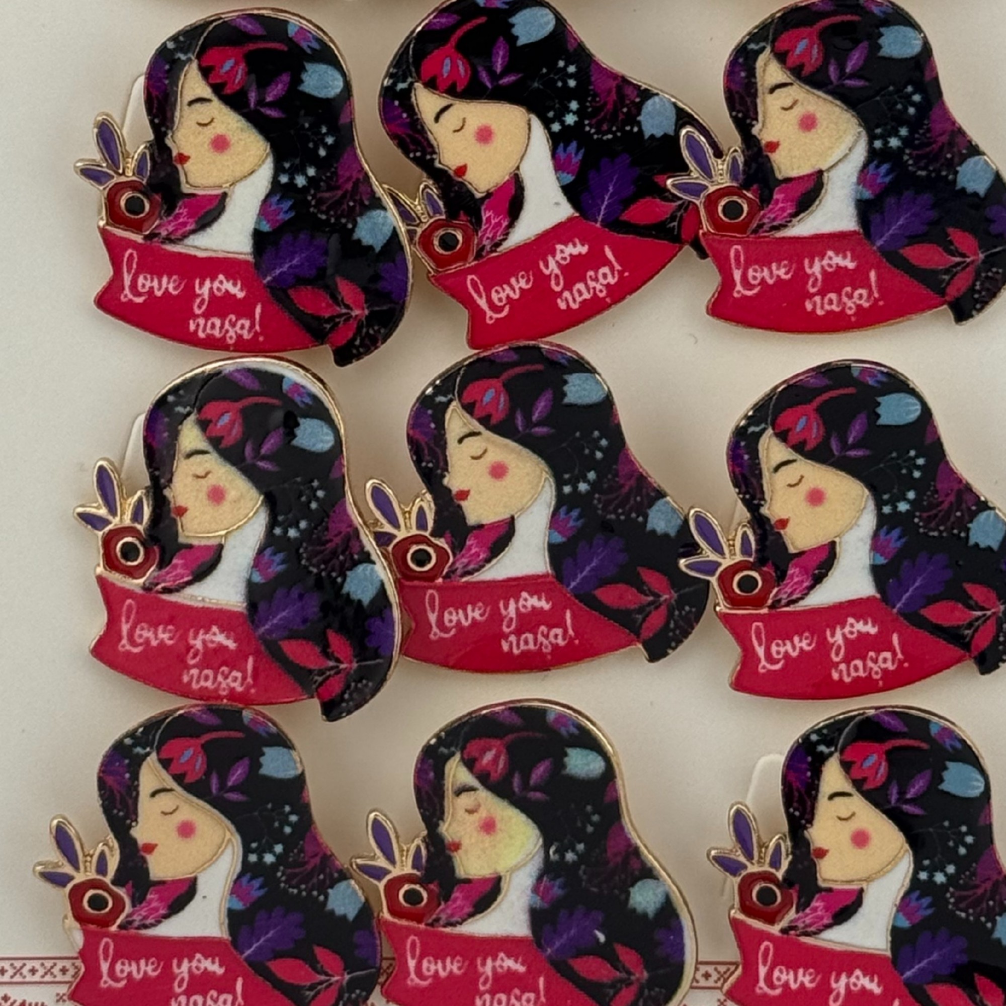 Set 12 Brose Martisor Primavara, Jolie, Model Fata, cu Mesaj Love You Nasa, Multicolor