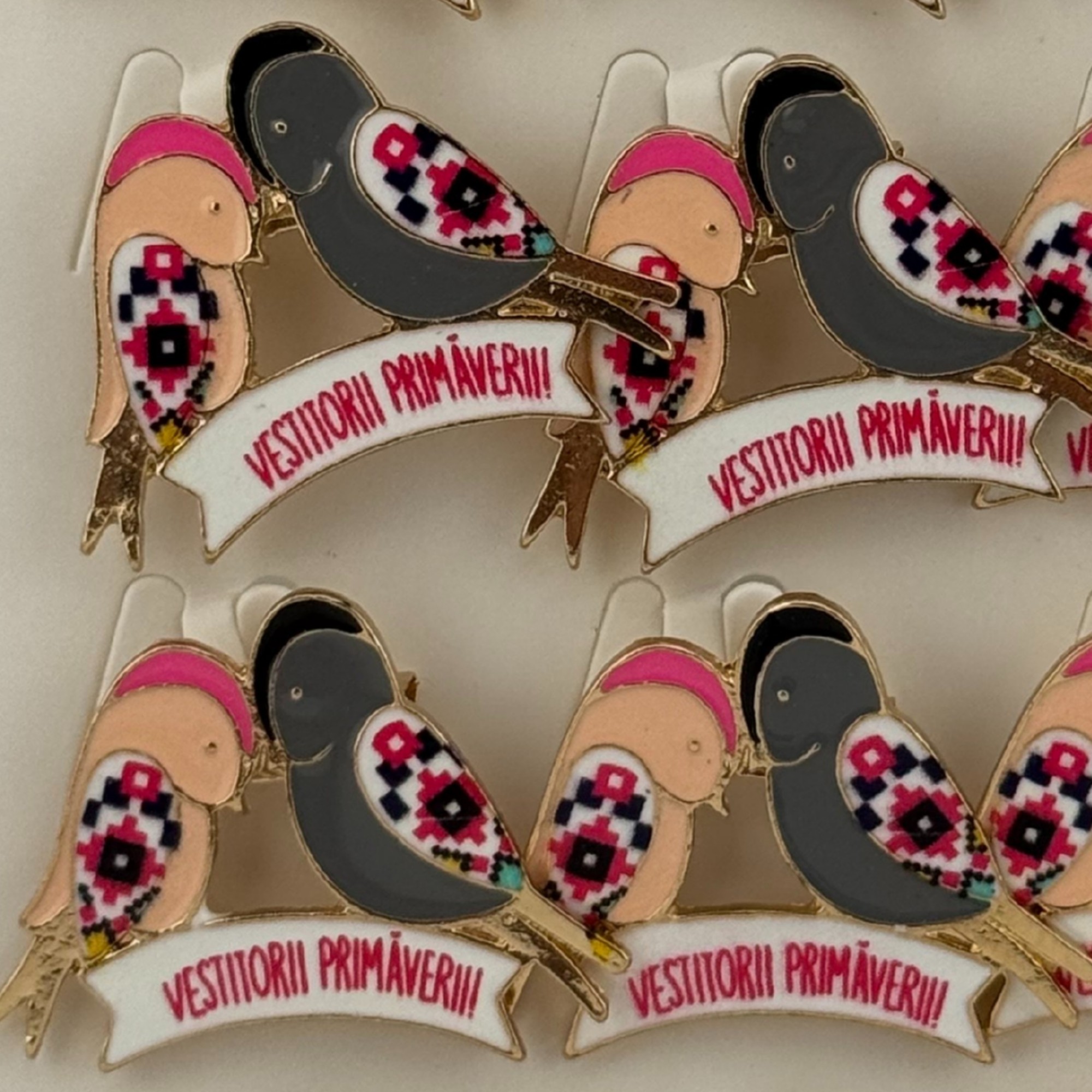 Set 12 Brose Martisor Primavara, Jolie, Model Randunele, cu Mesaj Vestitorii Primaverii