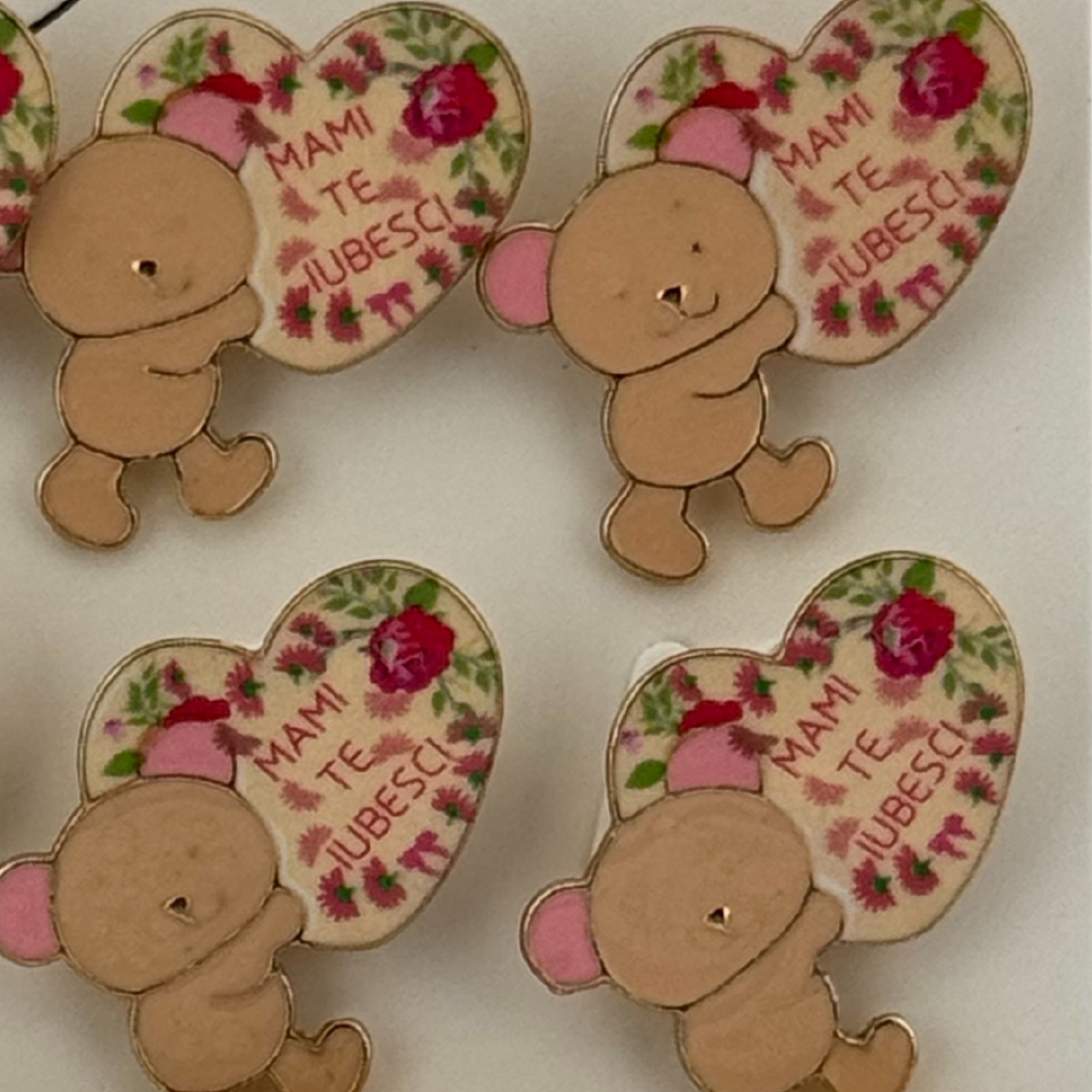 Set 12 Brose Martisor Primavara, Jolie, Model Ursulet, cu Mesaj Mami Te Iubesc, Maro