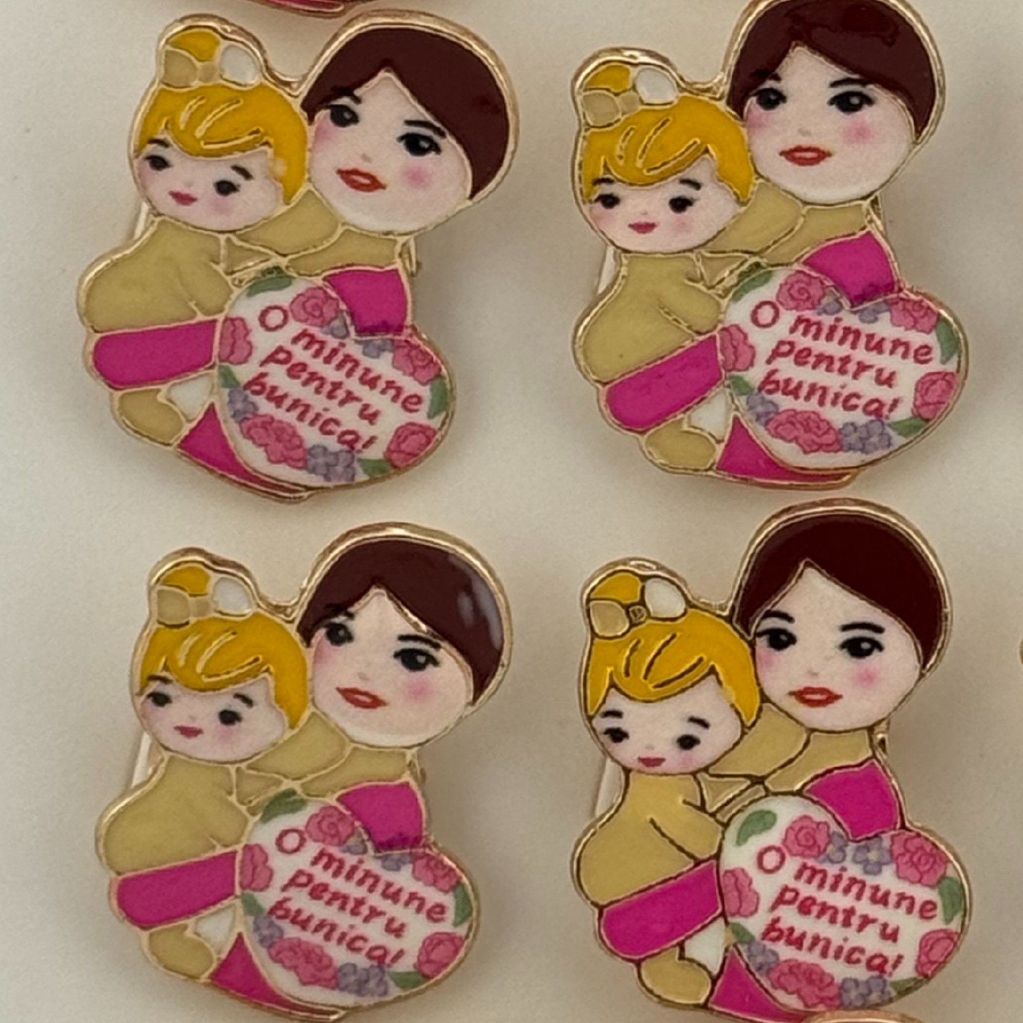 Set 12 Brose Martisor Primavara, Jolie, Model Femeie si Copil, cu Mesaj O Minune Pentru Bunica, Multicolor