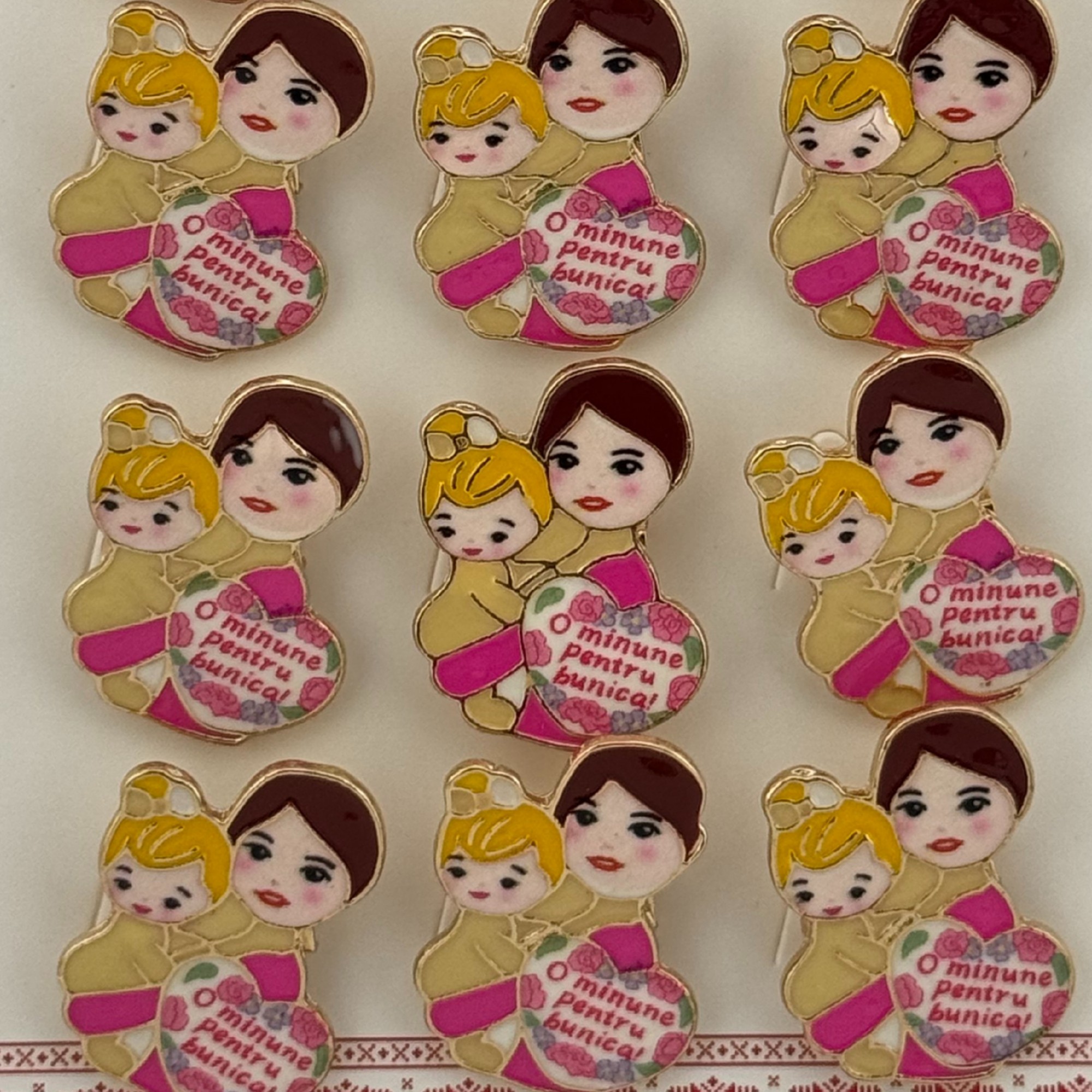 Set 12 Brose Martisor Primavara, Jolie, Model Femeie si Copil, cu Mesaj O Minune Pentru Bunica, Multicolor