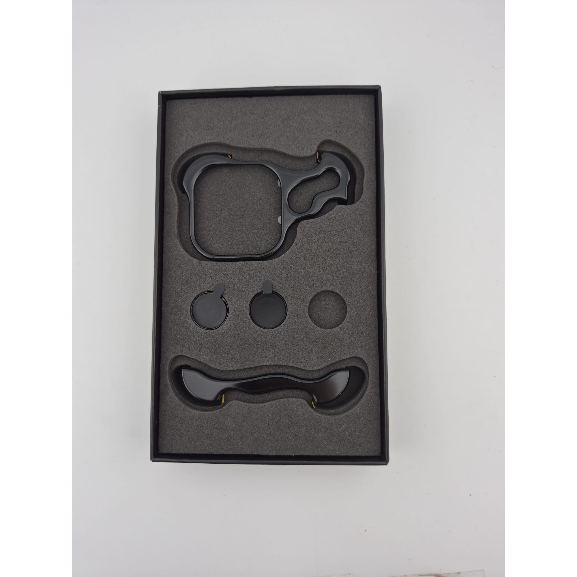 Resigilat: Husa Metalica Compatibila cu iPhone 16 Pro Max, Flippy, Protectie pentru Colturile Telefonului si Camera, Aliaj, Antisoc, Antizgariere, Negru