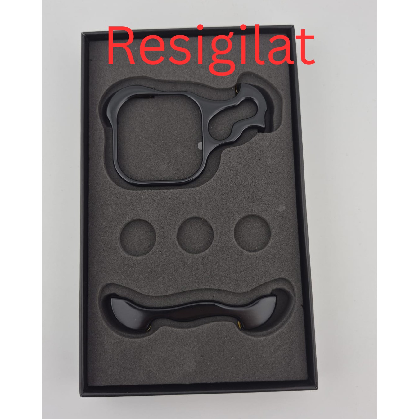 Resigilat: Husa Metalica Compatibila cu iPhone 16 Pro Max, Flippy, Protectie pentru Colturile Telefonului si Camera, Aliaj, Antisoc, Antizgariere, Negru