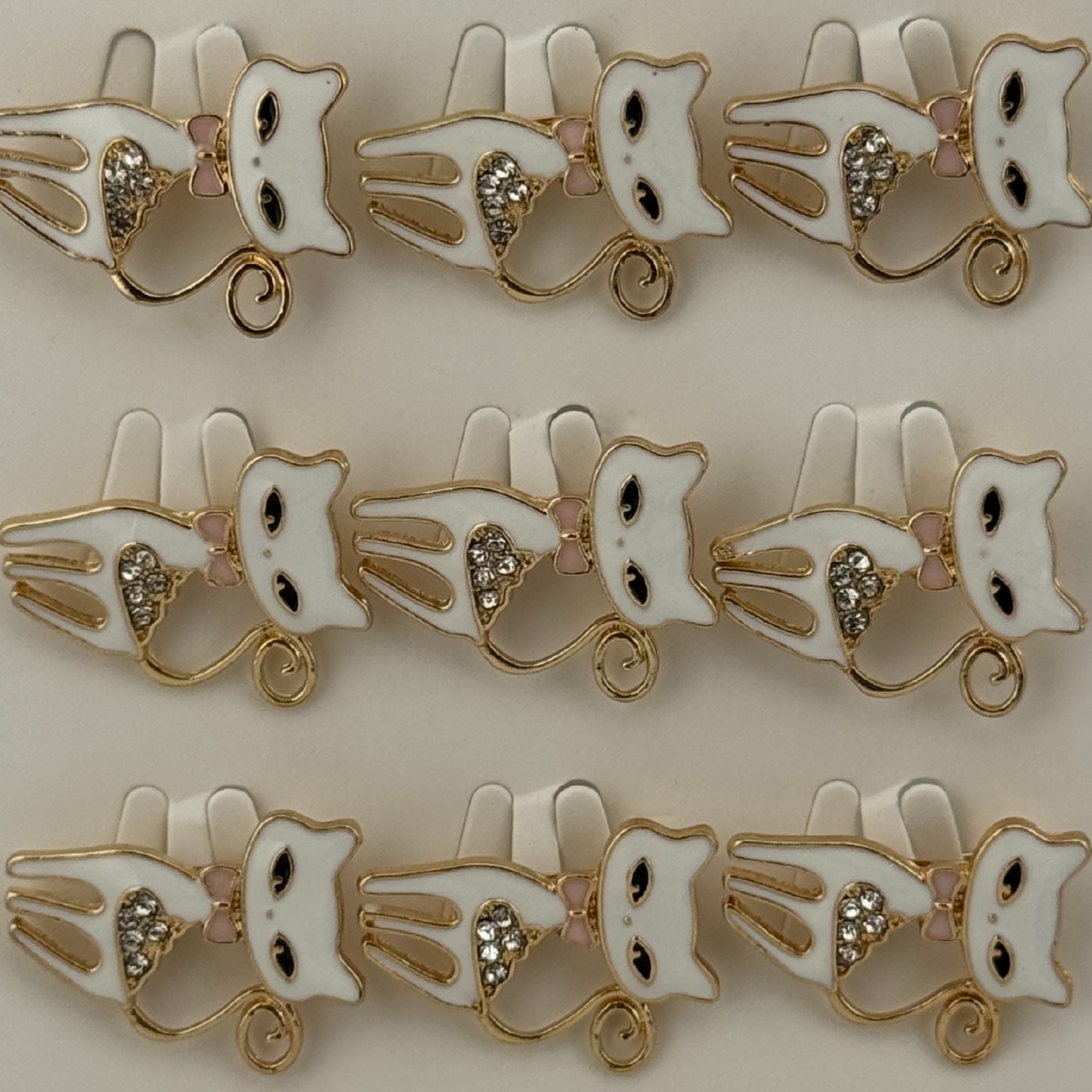 Set 12 Brose Martisor Primavara, Jolie, Model Pisica Alba cu Pietre