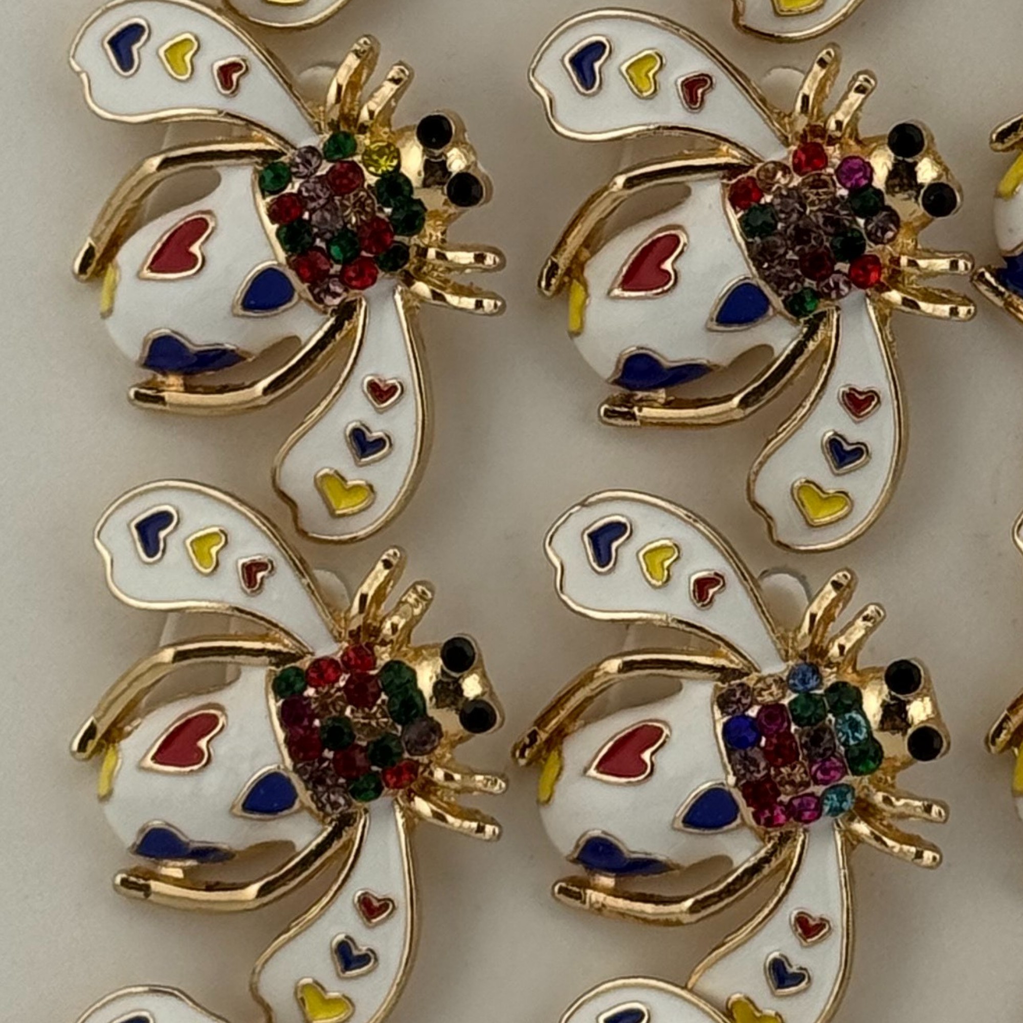 Set 12 Brose Martisor Primavara, Jolie, Model Albina Alba cu Inimi Colorate, Multicolor