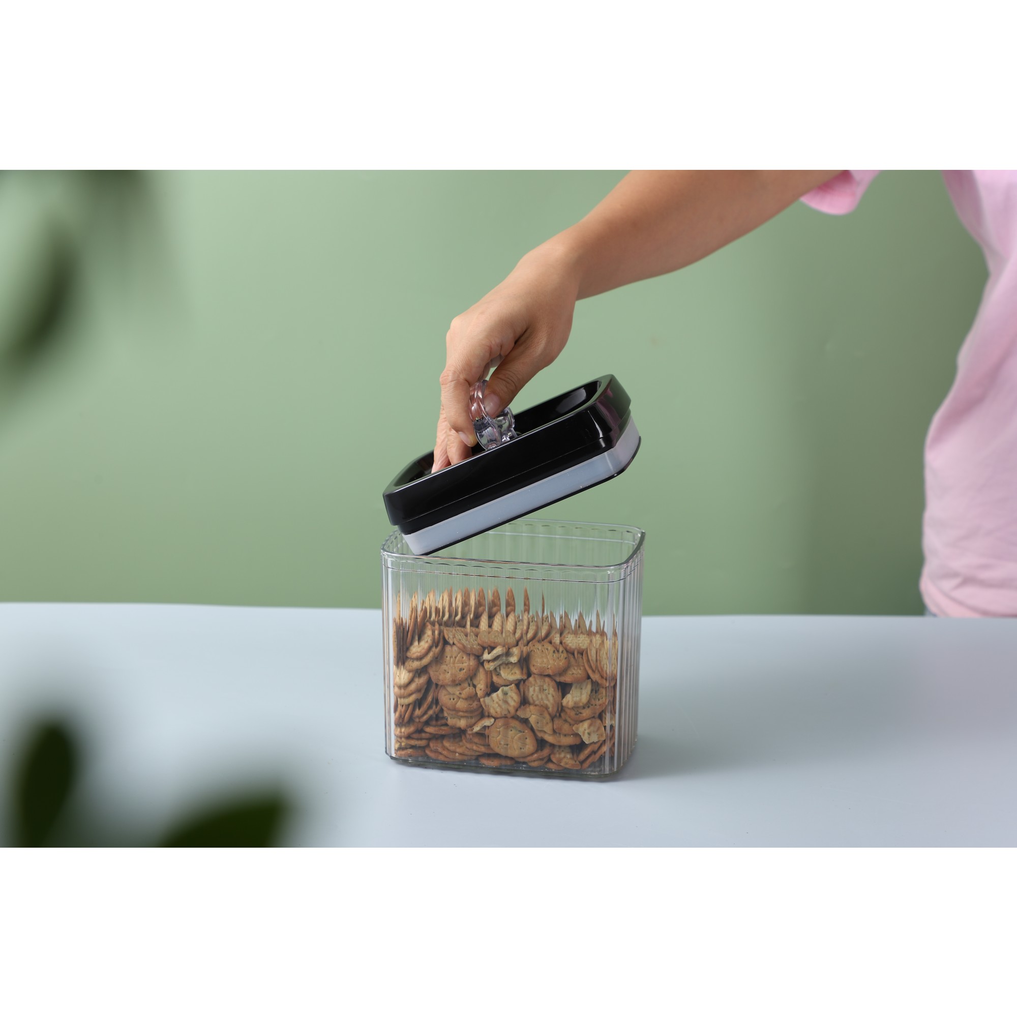 Cutii de Depozitare Alimente, Flippy, Set din 4 Cutii de tip Container, Recipiente pentru Cereale in Bucatarie, Transparente cu Capac Negru
