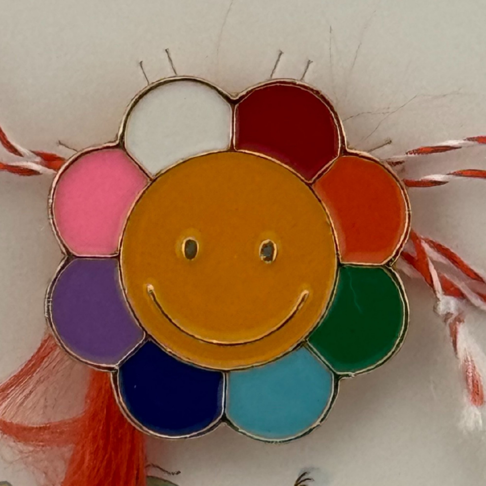 Martisor pentru copii, Jolie, Material Metal, Ambalaj Carton cu Design, Dimensiune Brosa Aproximativ 2x2 cm, Multicolor, Model Floare