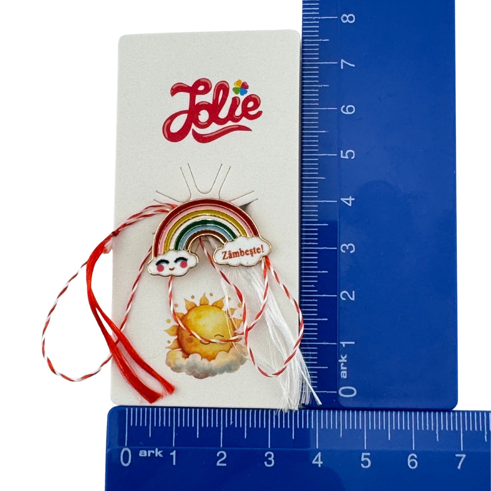 Martisor pentru copii, Jolie, Material Metal, Ambalaj Carton cu Design, Dimensiune Brosa Aproximativ 2x2 cm, Multicolor, cu Mesaj, Model Curcubeu si Norisori