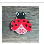 Martisor pentru copii, Brosa, Material Metal, Ambalaj Carton cu Design, Deimensiune Brosa Aproximativ 2 x 2 cm, Multicolor, Model 45