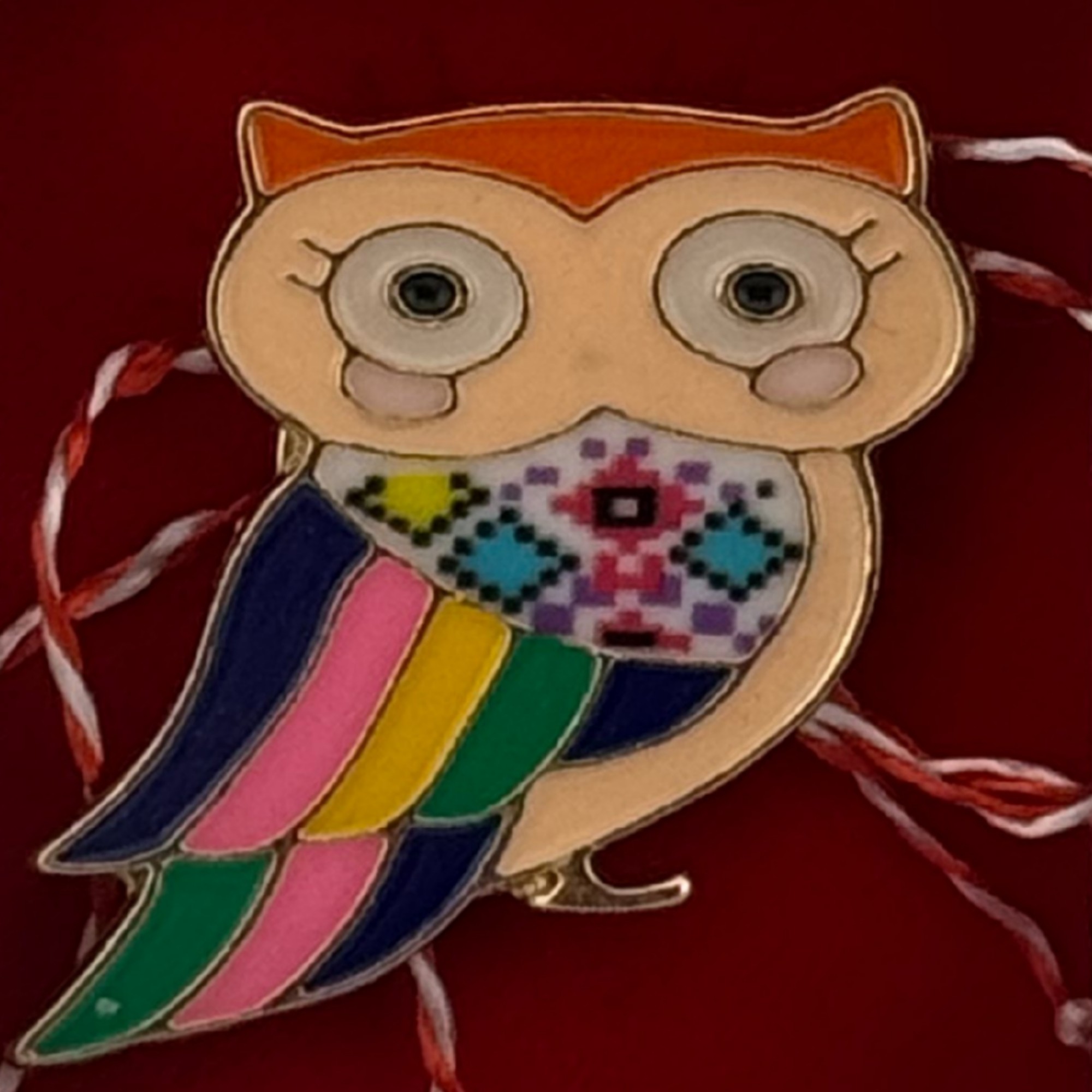 Martisor Brosa Mica in Cutie, Jolie, Dimensiune Brosa 2.5-3cm, Material Metal, Model Bufnita Colorata