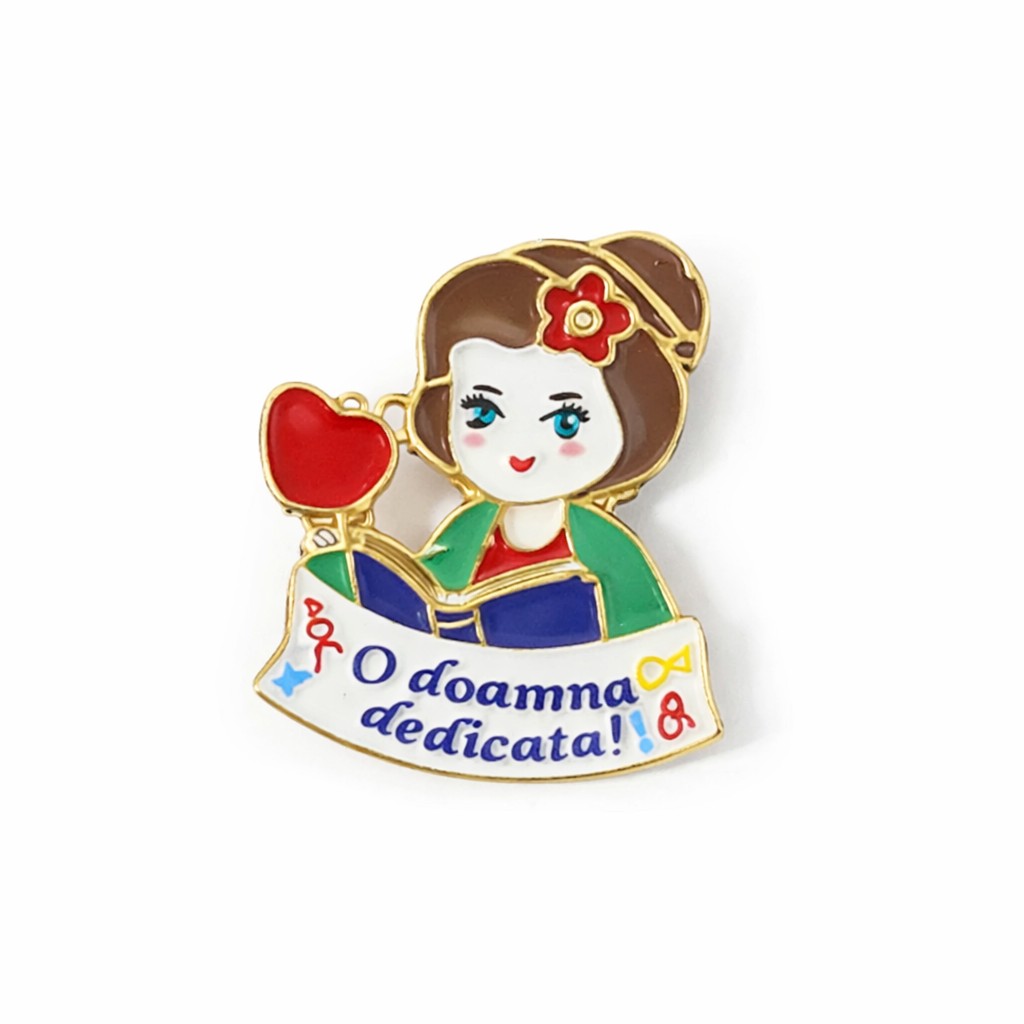 Martisor Brosa Mica in Cutie, Jolie, Dimensiune Brosa 2,5-3 cm, Material Metal, Model O Doamna Dedicata, Multicolor