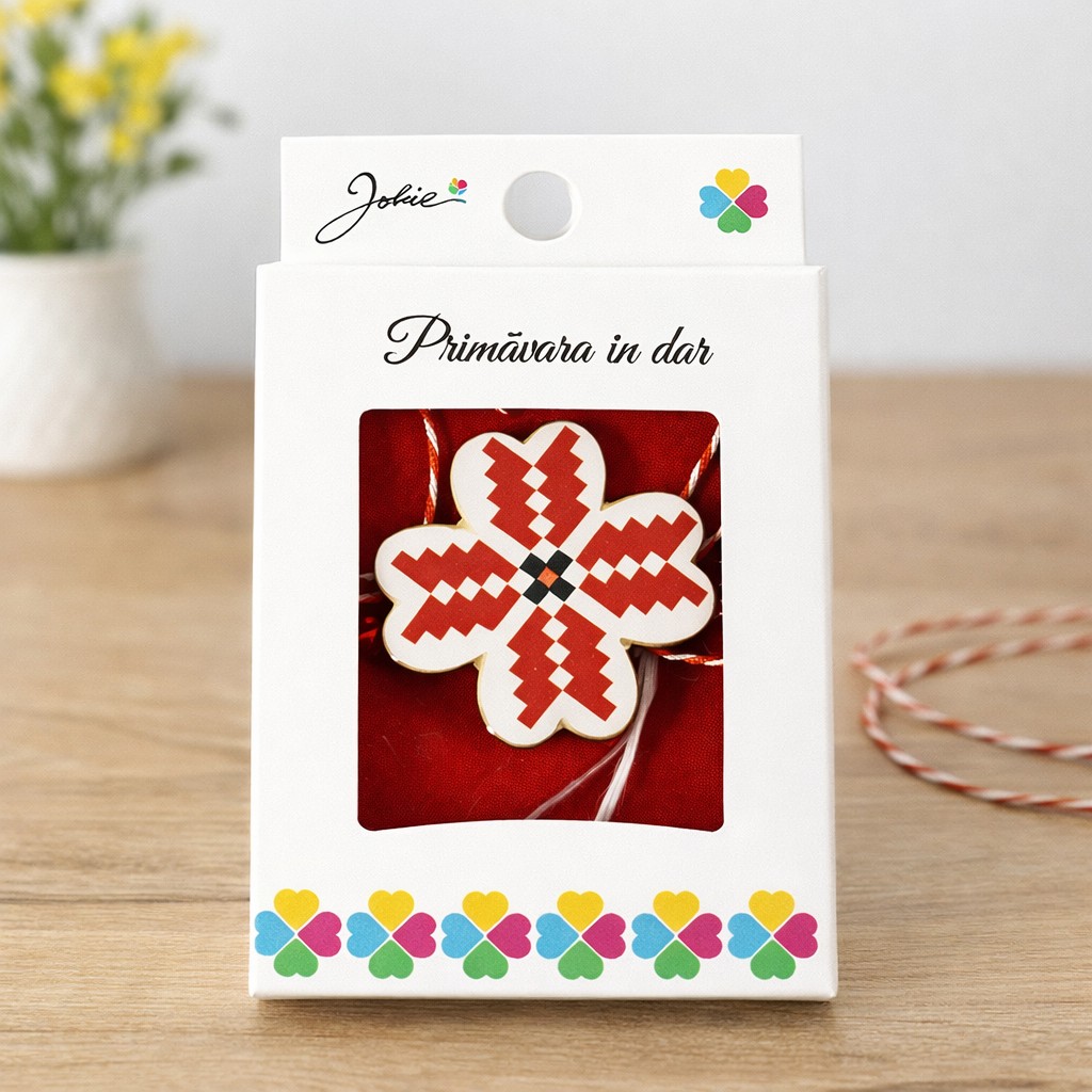 Martisor Brosa Mica in Cutie, Jolie, Dimensiune Brosa 2,5-3 cm, Material Metal, Model Trifoi Traditional, Multicolor