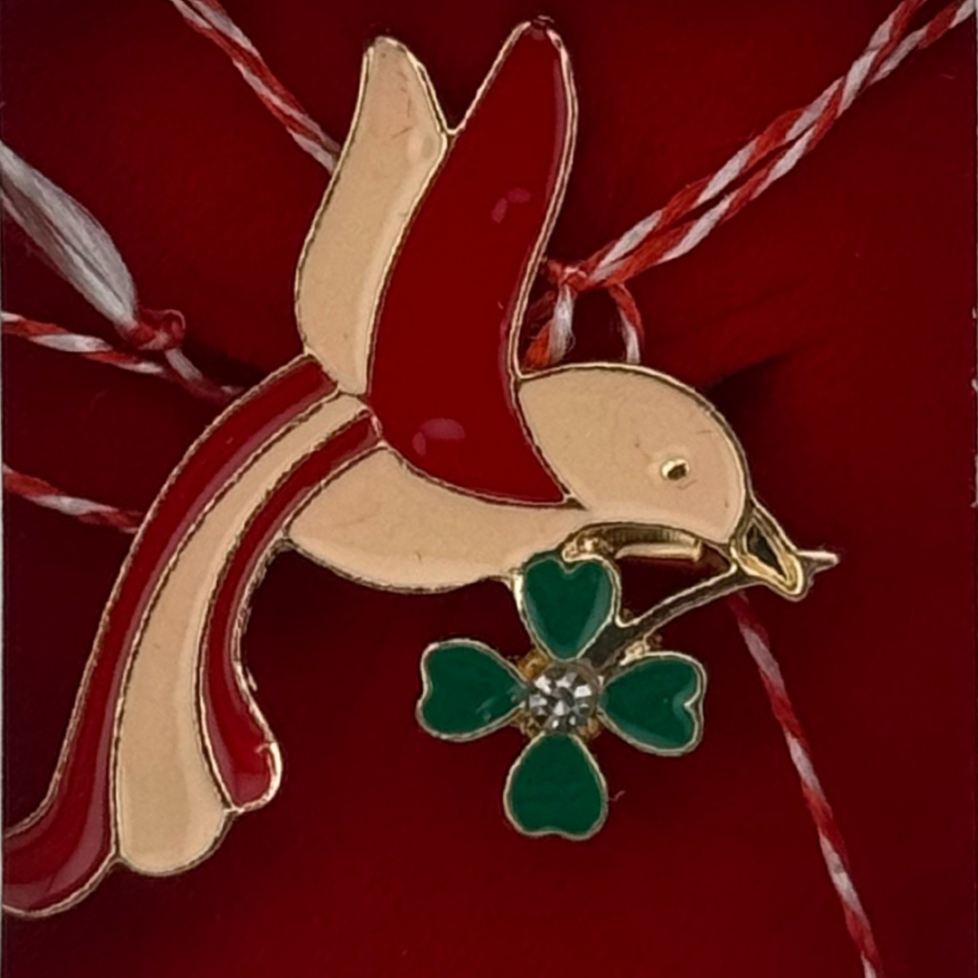 Martisor Brosa Mica in Cutie, Jolie, Dimensiune Brosa 2.5-3cm, Material Metal, Model Randunica