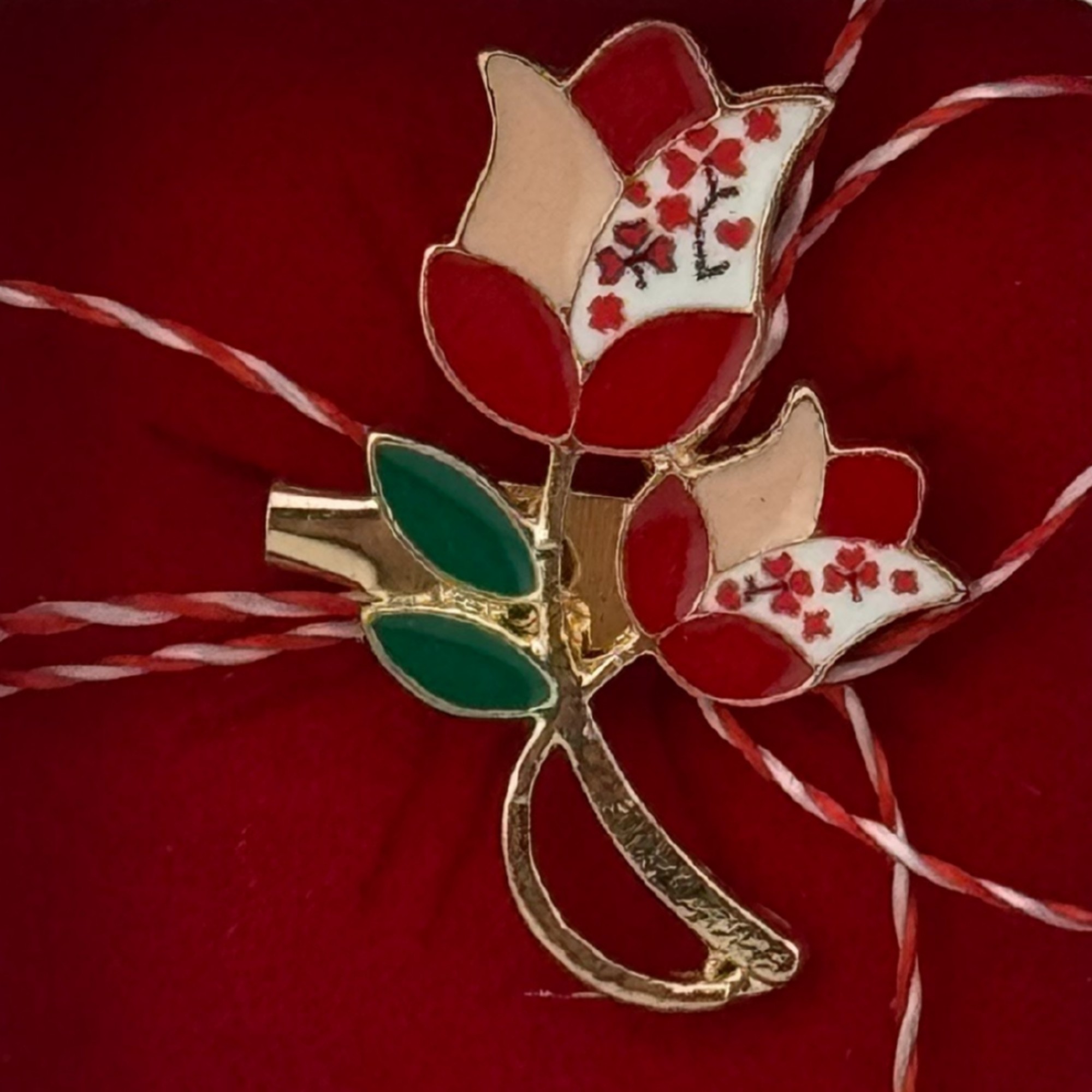 Martisor Brosa Mica in Cutie, Jolie, Dimensiune Brosa 2.5-3cm, Material Metal, Model Lalele Traditionale