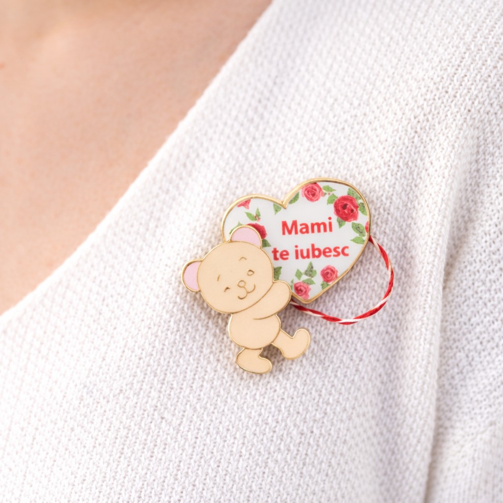 Martisor Brosa Mica in Cutie, Jolie, Dimensiune Brosa 2,5-3 cm, Material Metal, Model Ursulet, Multicolor